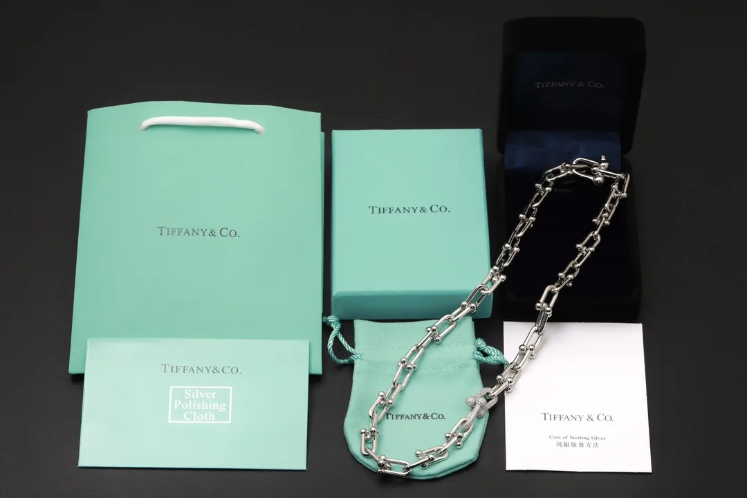 HardWear Graduated Link Necklace in 18K White Gold D24017561 — view 2