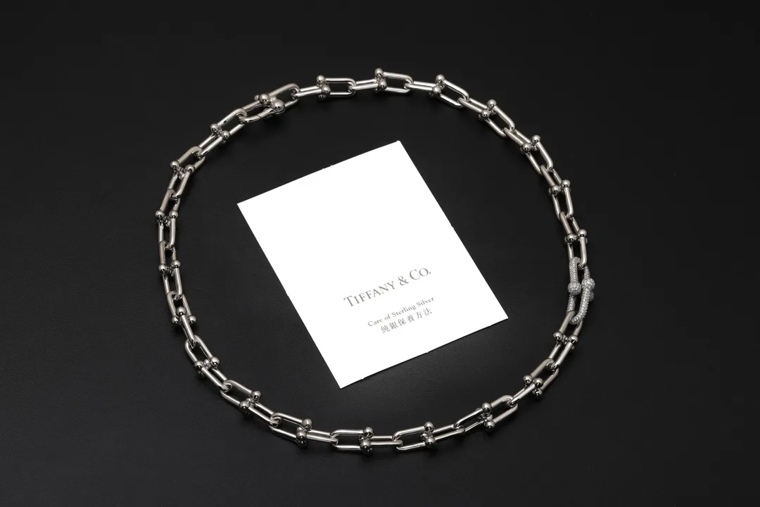 HardWear Graduated Link Necklace in 18K White Gold D24017561 — view 4