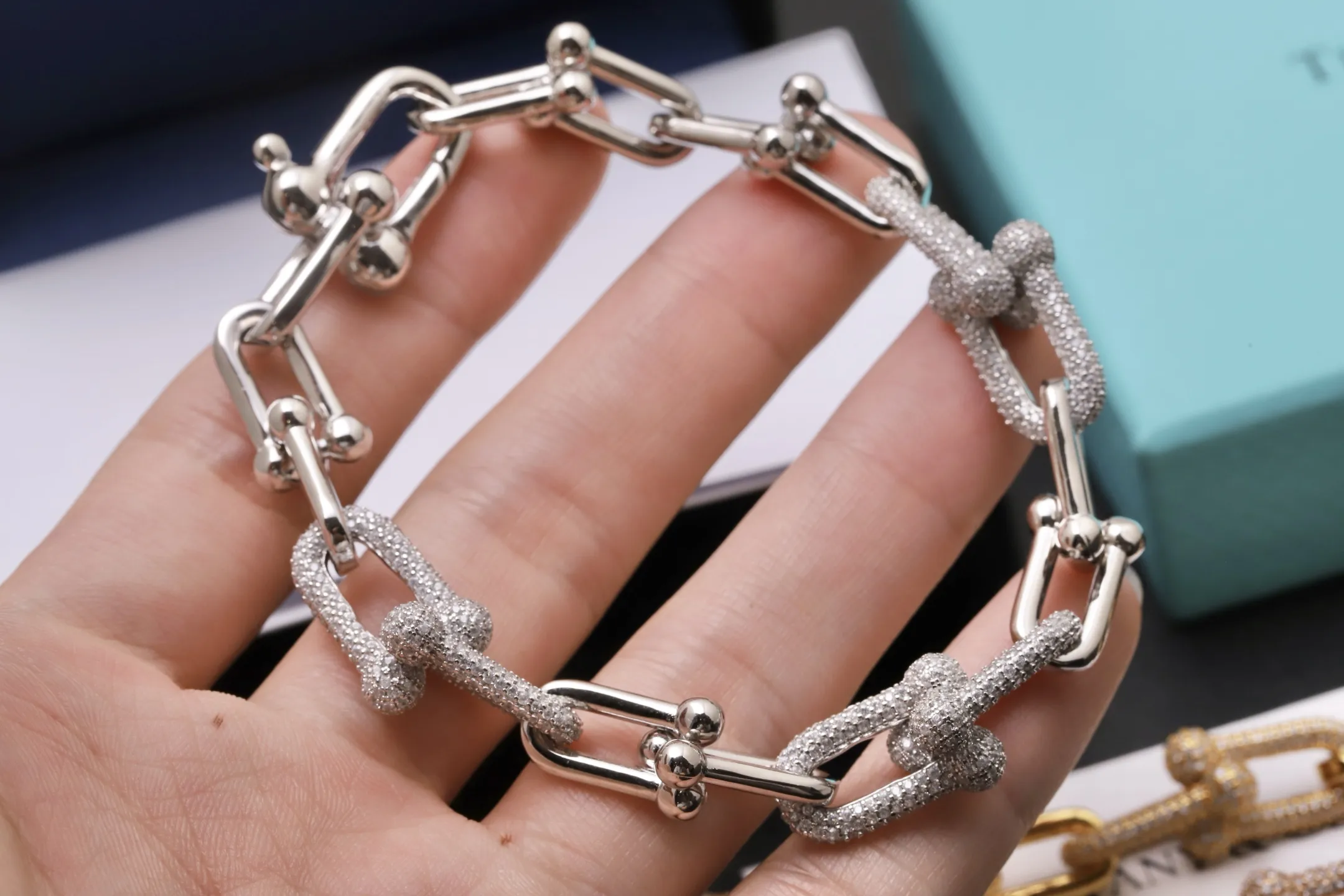 HardWear Pavé Diamond Link Bracelet (18K White Gold-Plated) D18017340 — view 4