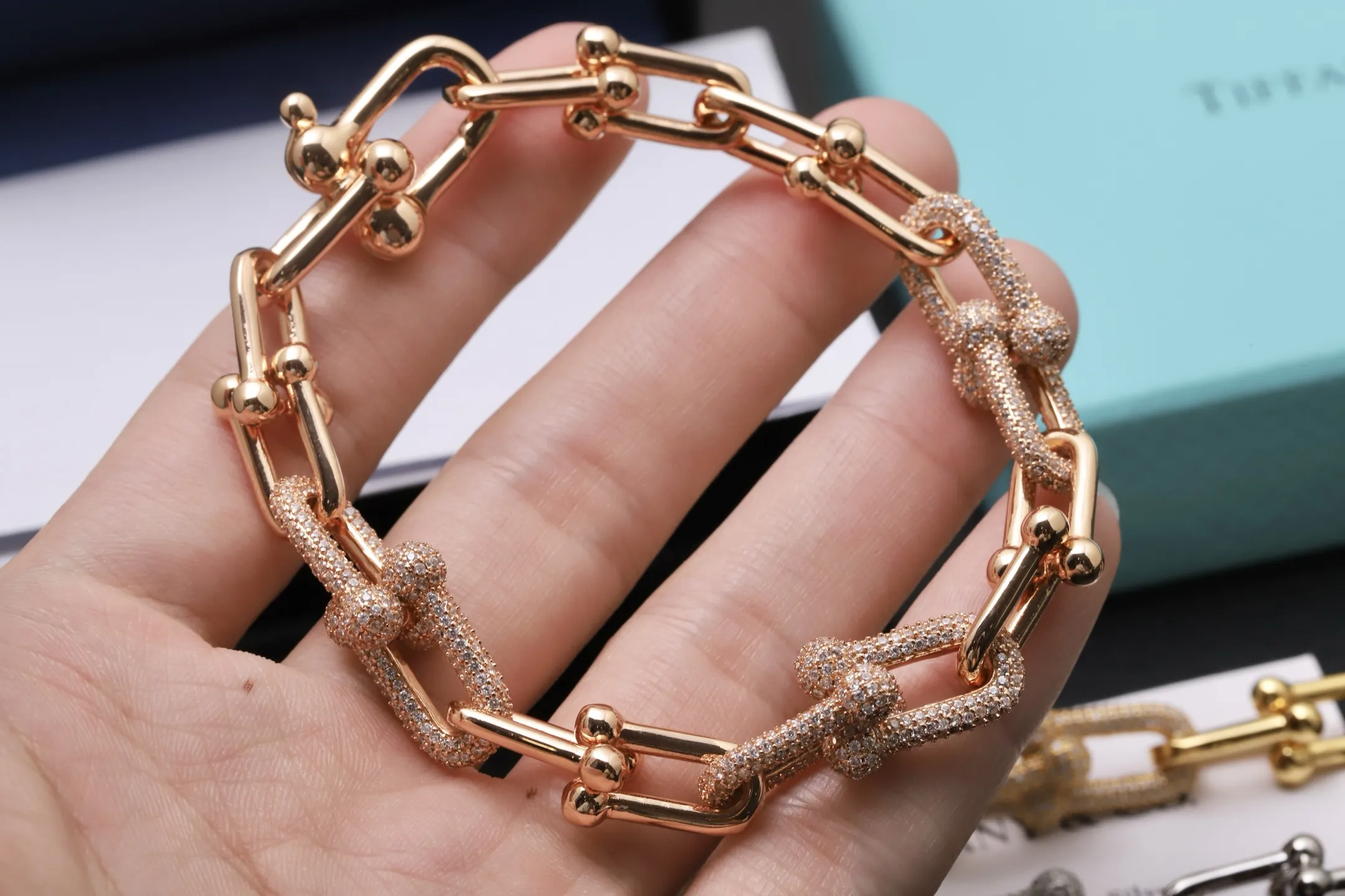 HardWear Pavé Diamond Link Bracelet (18K White Gold-Plated) D18017340 — view 5