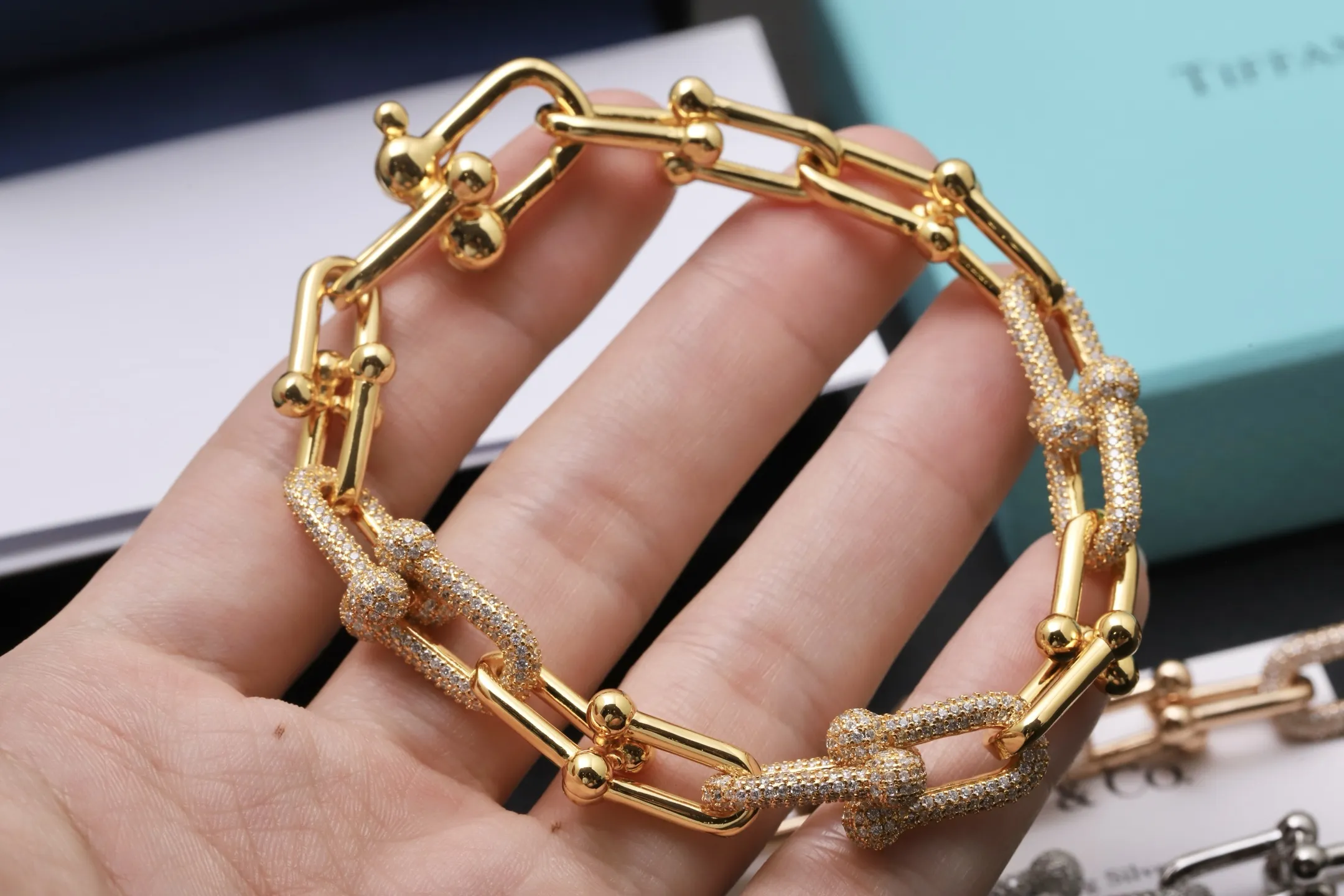 HardWear Pavé Diamond Link Bracelet (18K White Gold-Plated) D18017340 — view 6
