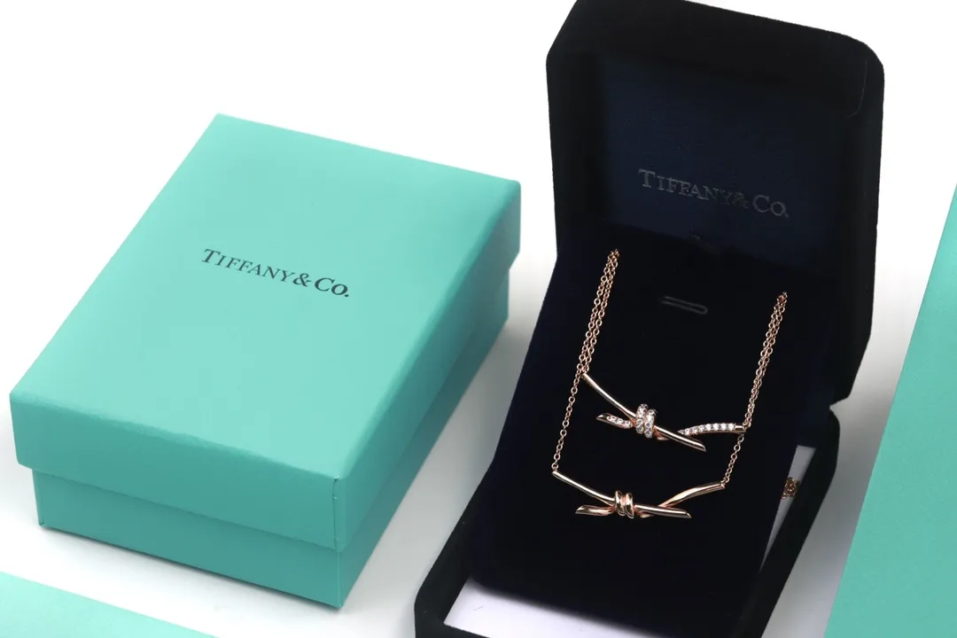 Knot Pendant Necklace (Gold-Plated Brass) D10517016 — view 6