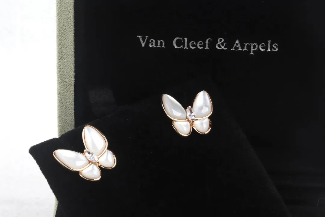 Two Butterfly Mother-of-Pearl Stud Earrings D22516930 — view 5