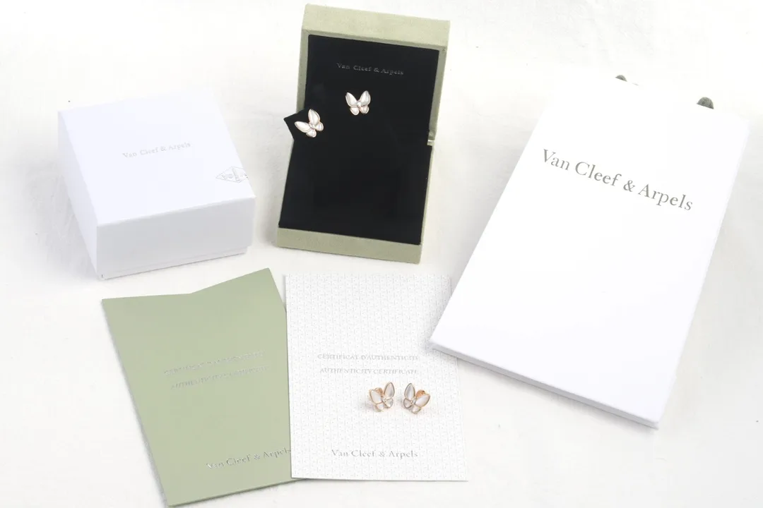 Two Butterfly Mother-of-Pearl Stud Earrings D22516930 — view 6
