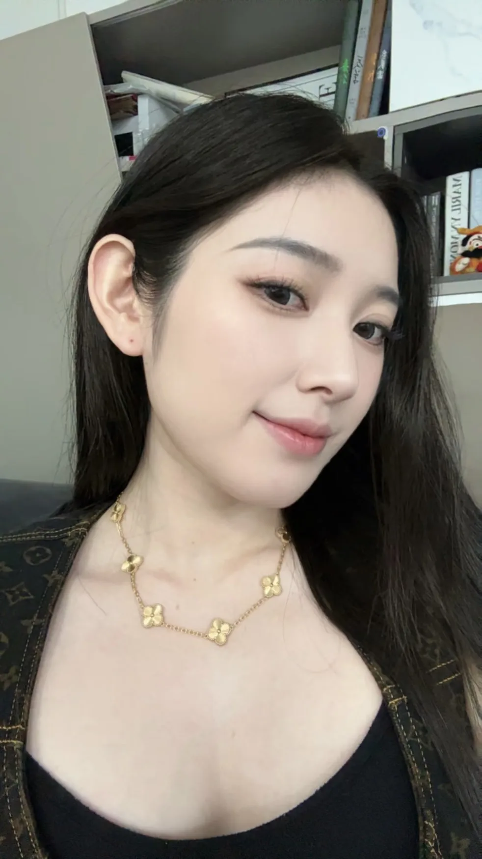 Alhambra 10-Motif Guilloché Necklace (Gold-Plated Brass) D33016582 — view 7