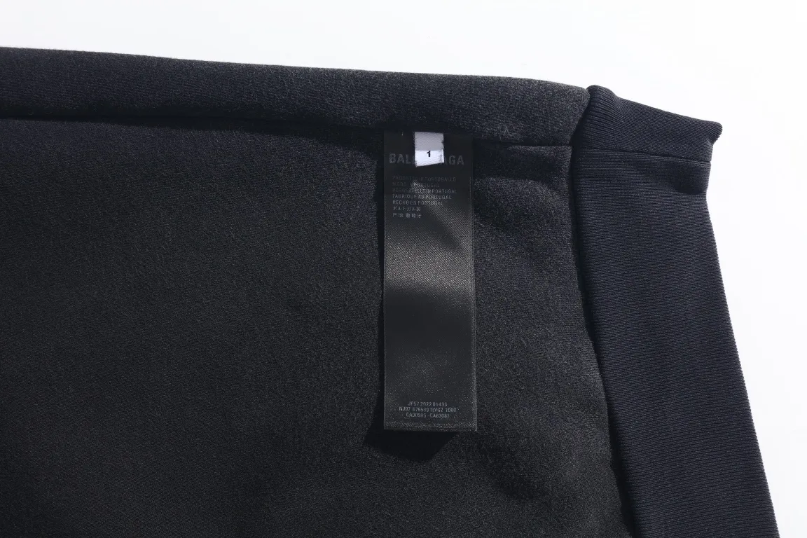3B Logo Embroidered Inside-Out Sweatshirt D26921282 — view 18