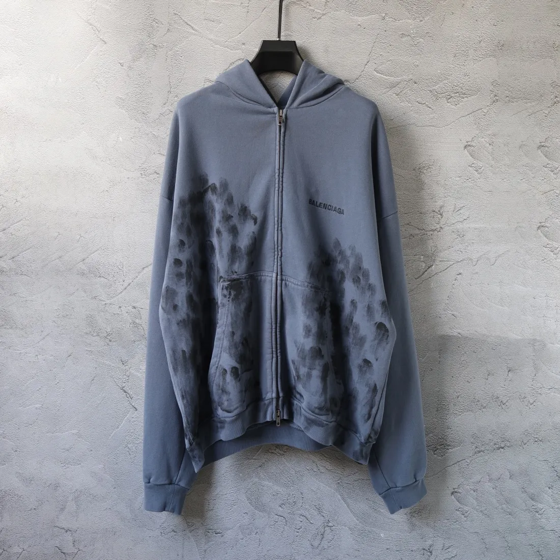 Logo Embroidered Distressed Zip-Up Hoodie D30921338