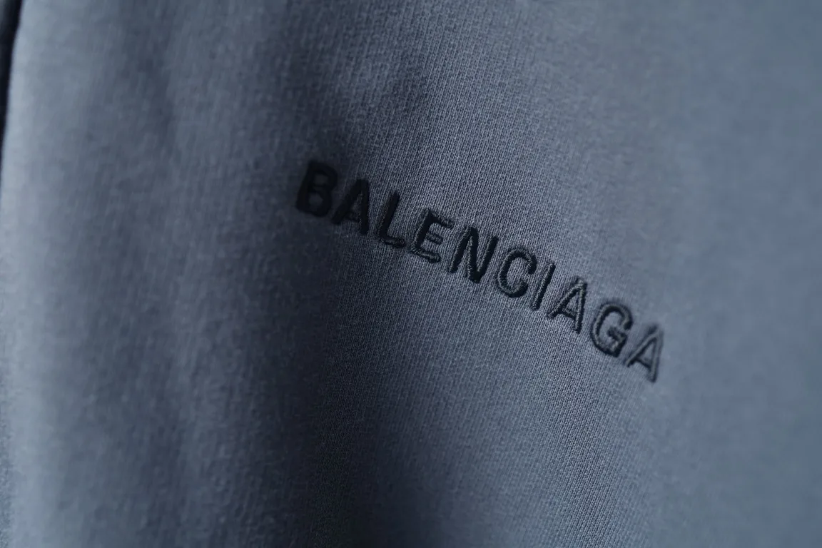 Logo Embroidered Distressed Zip-Up Hoodie D30921338 — view 4