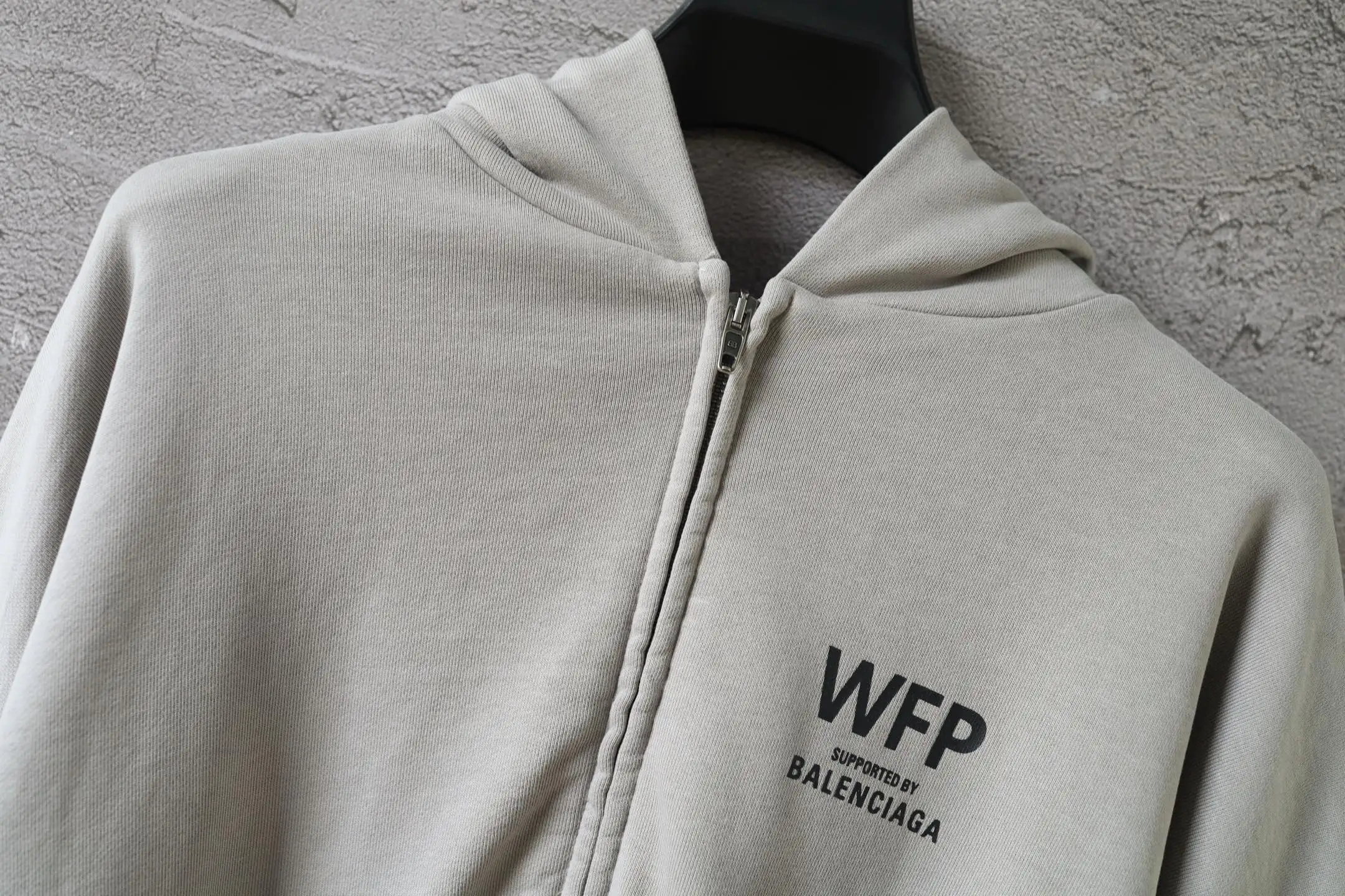 WFP Logo Print Zip-Up Hoodie D29921308 — view 3