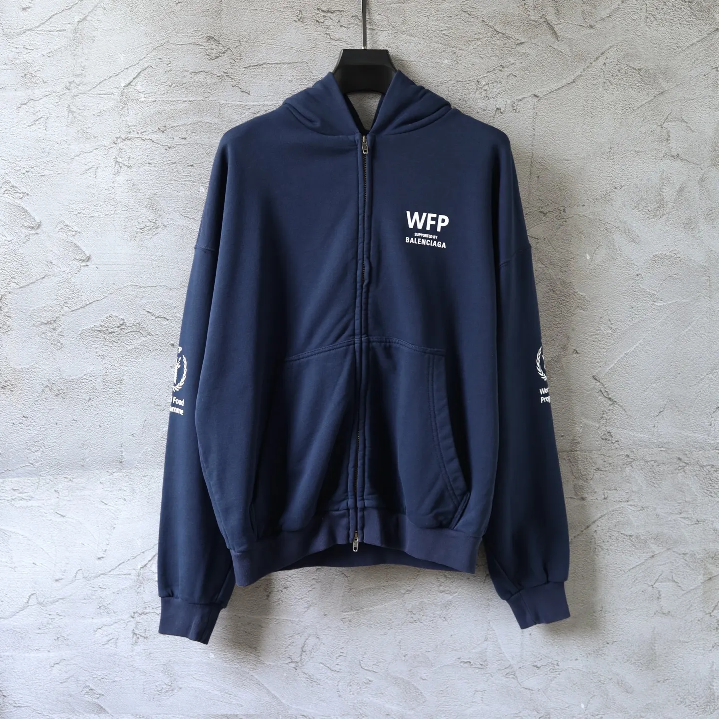 WFP Logo Print Zip-Up Hoodie D29921308 — view 19