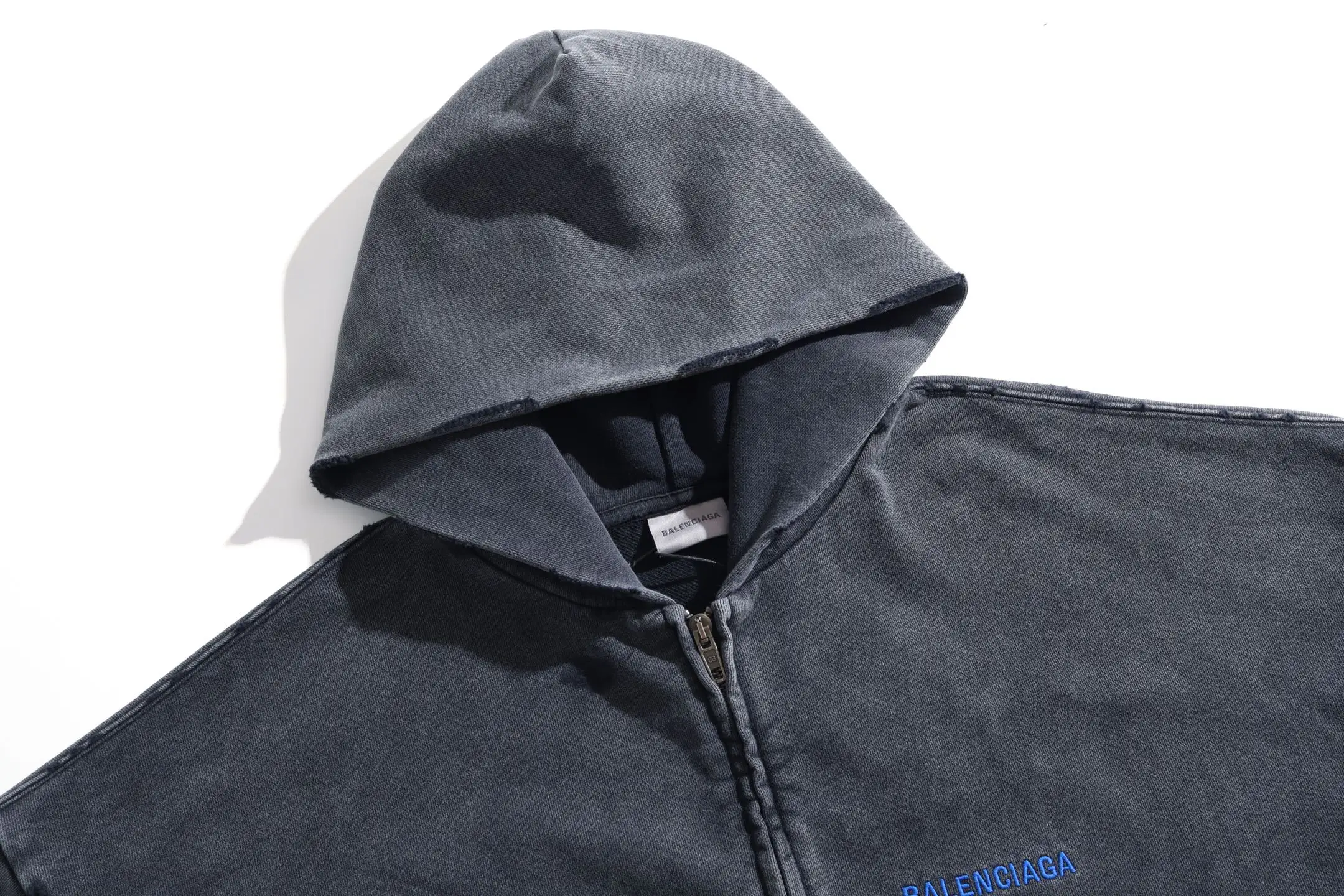 Logo Embroidered Distressed Zip-Up Hoodie D31918771 — view 4
