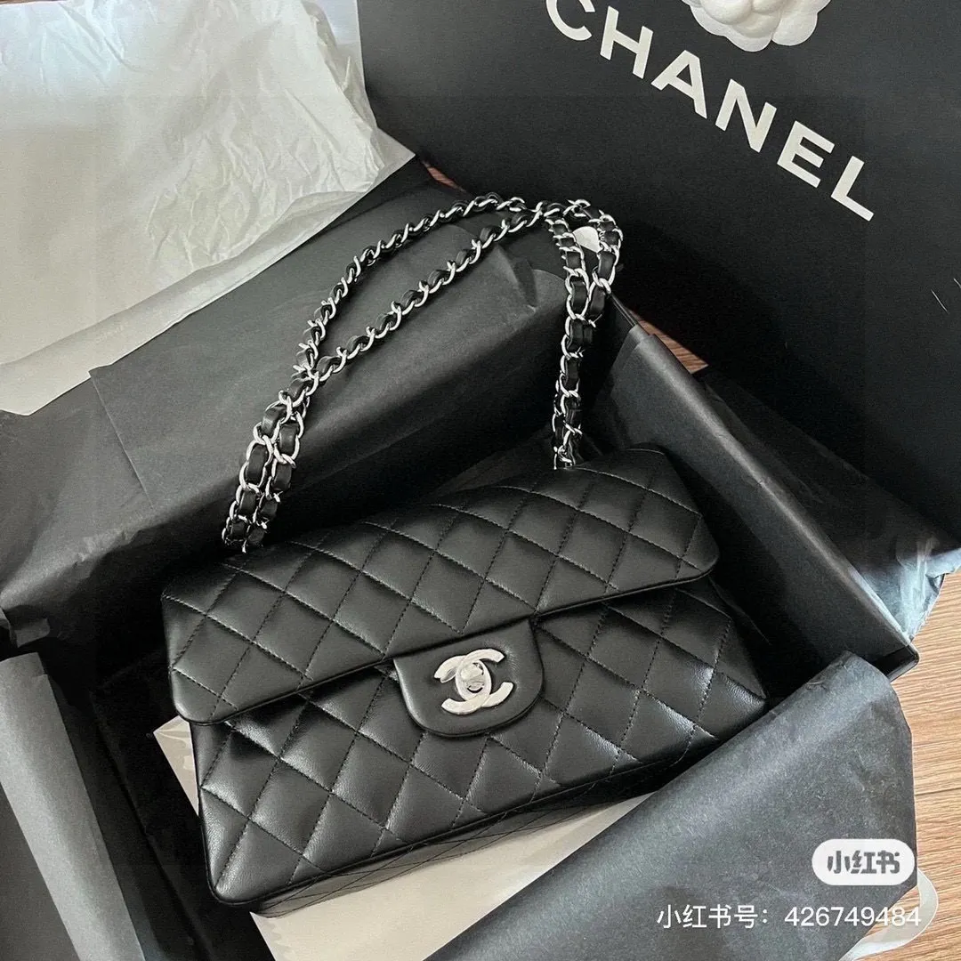 Classic Flap Bag in Caviar Leather D32017928 — view 4