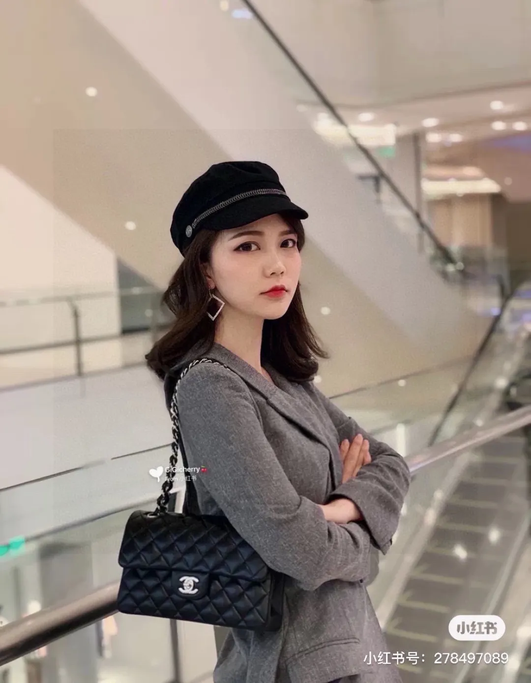 Classic Flap Bag in Caviar Leather D32017928 — view 5