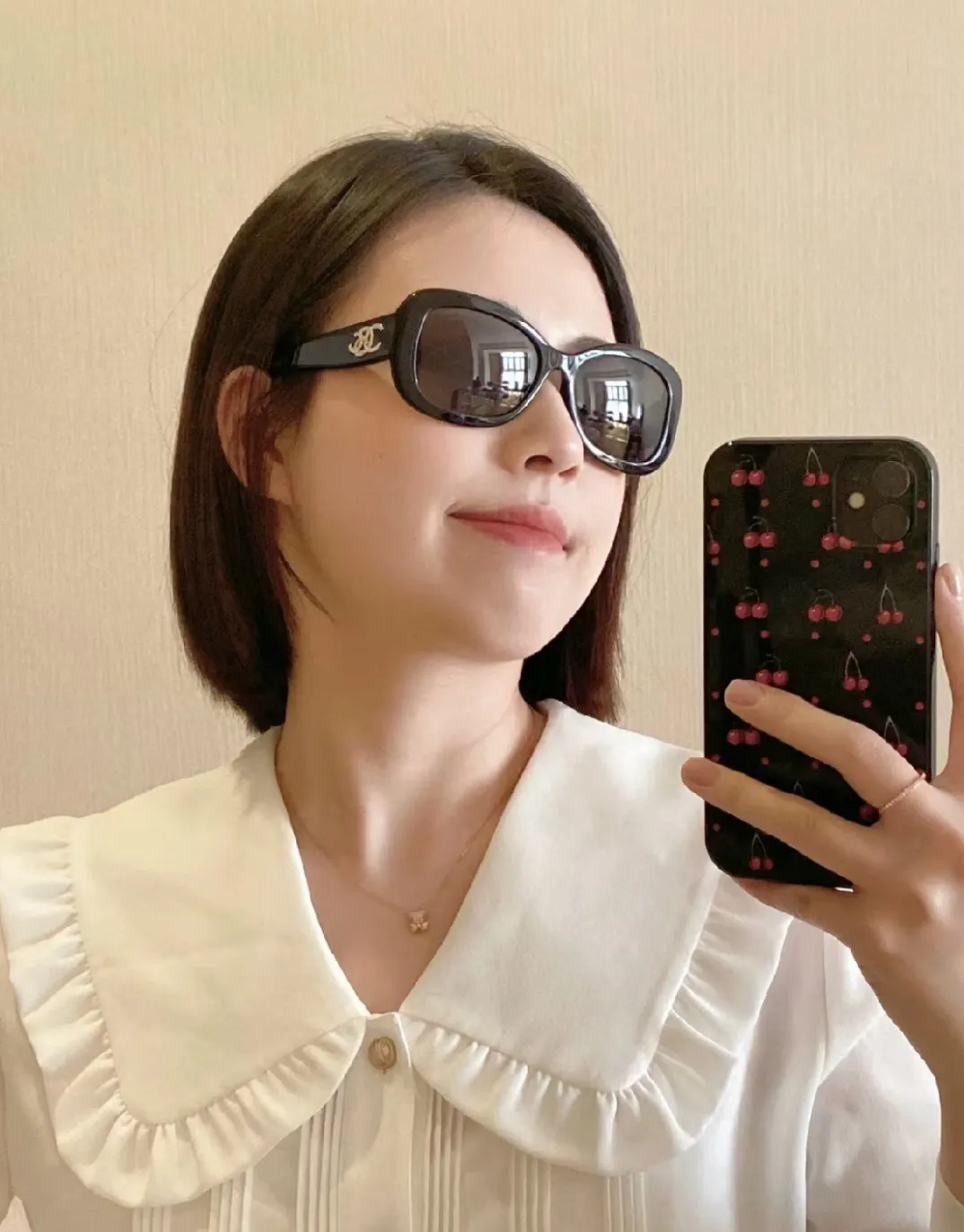 Oval Polarized Sunglasses with Crystal Logo D20018543
