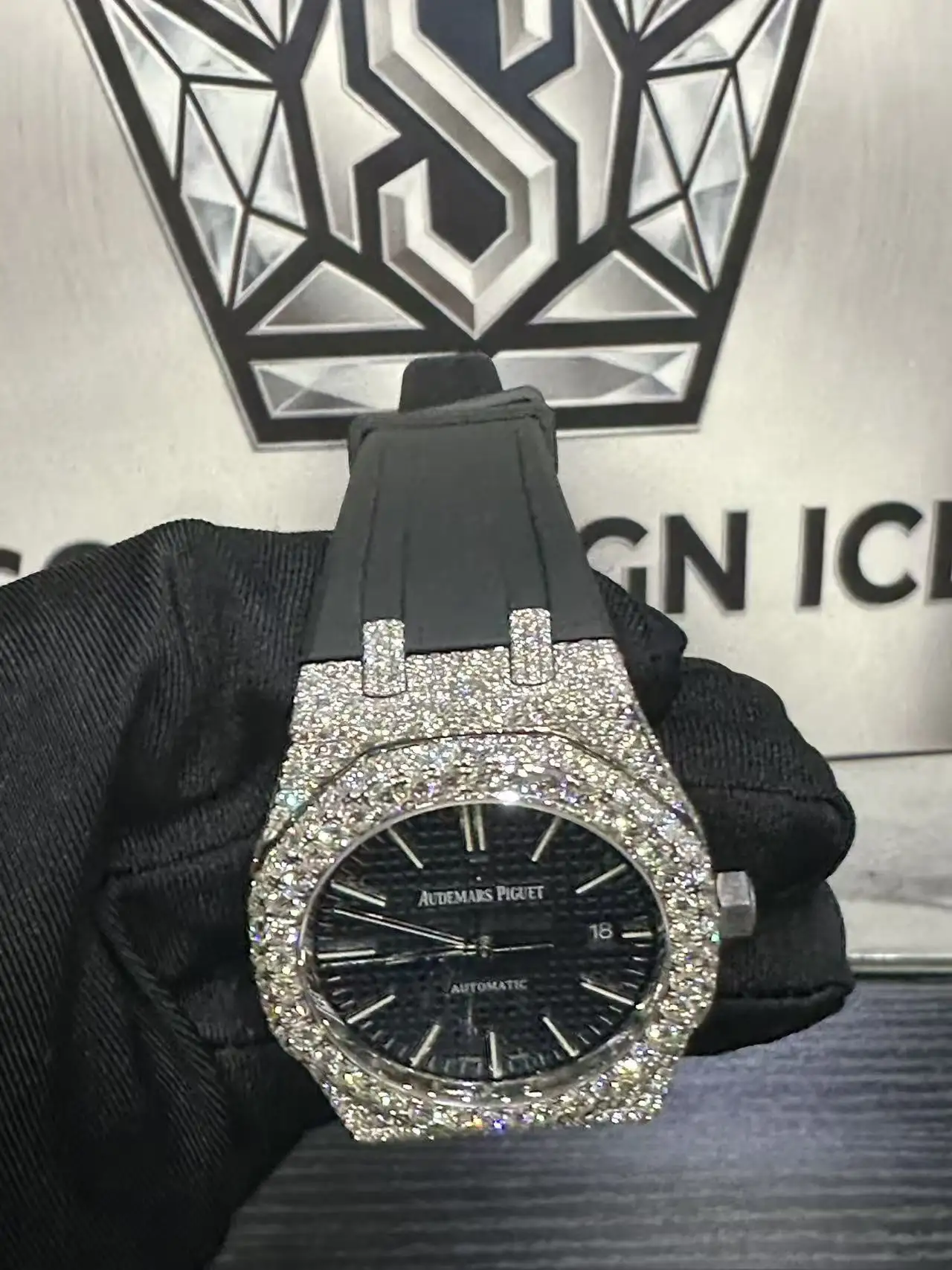 VVS Moissanite Audemars Piguet Royal Oak Collection D680018591 — view 3