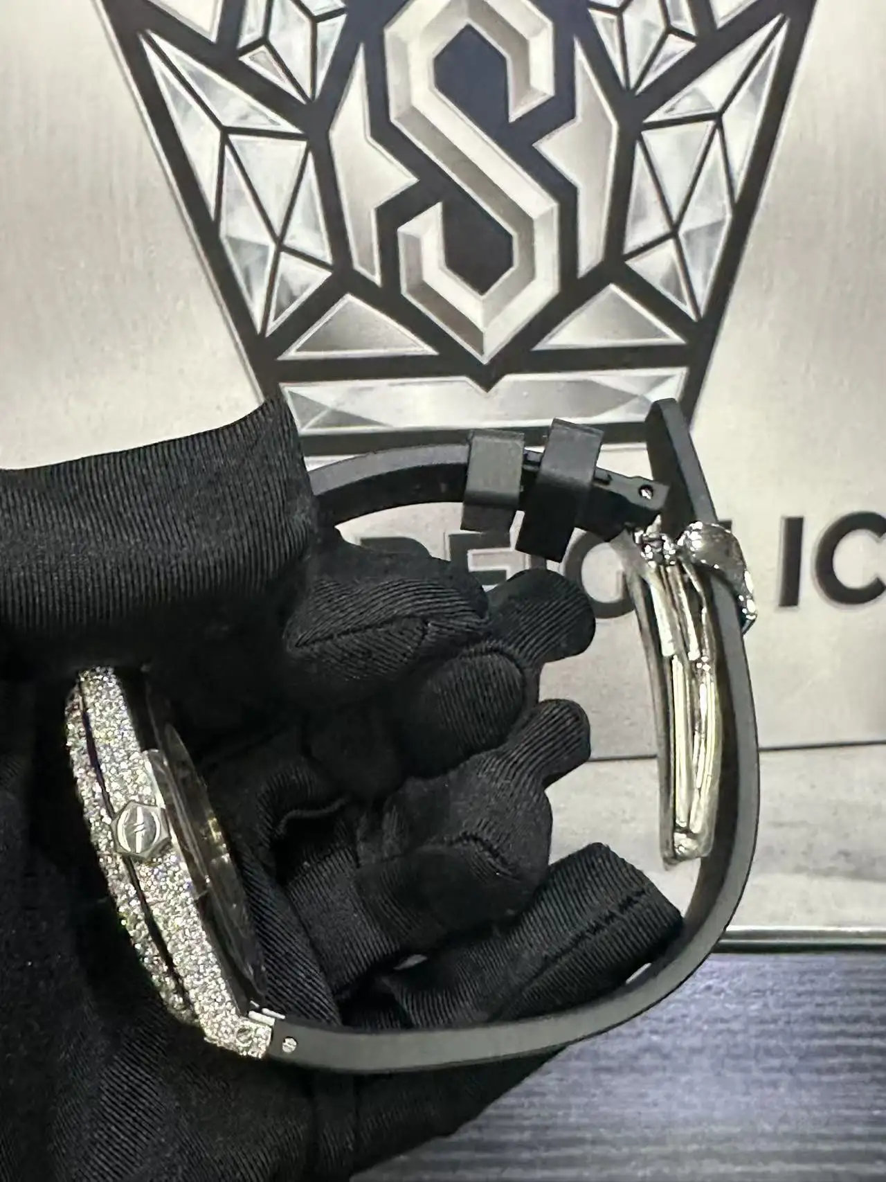 VVS Moissanite Audemars Piguet Royal Oak Collection D680018591 — view 5