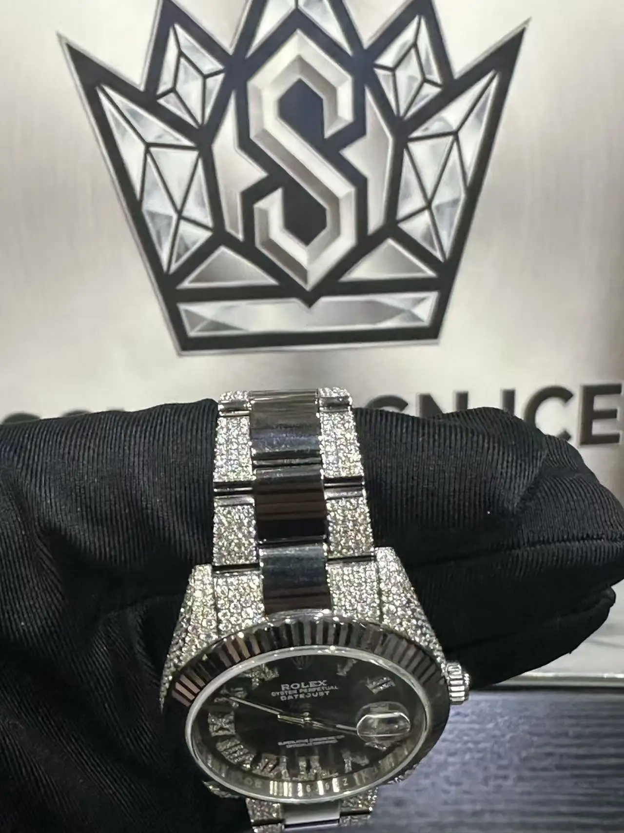 Rolex Oyster Perpetual Datejust VVS Moissanite Watch D680018594 — view 3