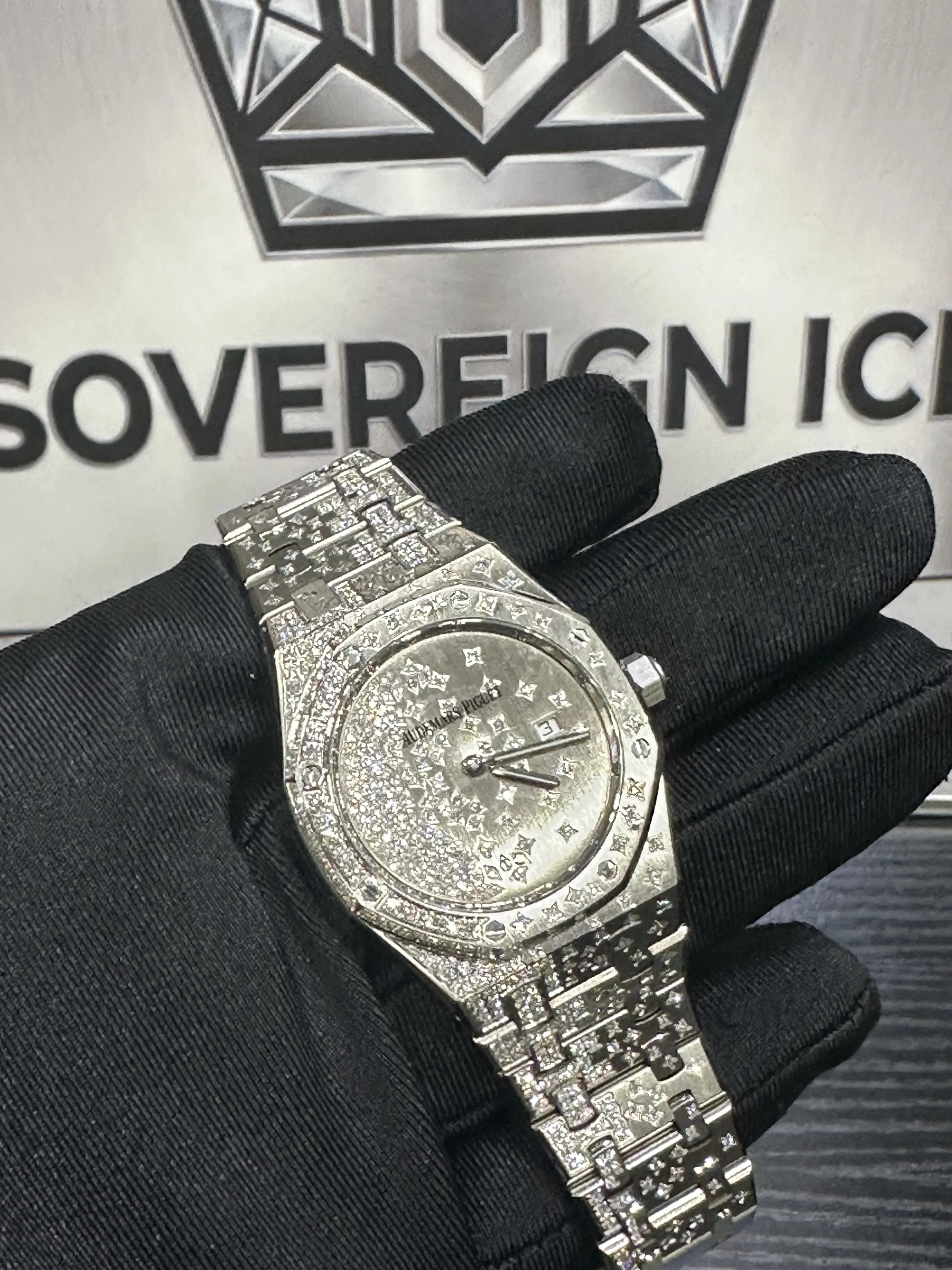 Audemars Piguet Royal Oak (VVS lab-grown diamond watch) D2700018598