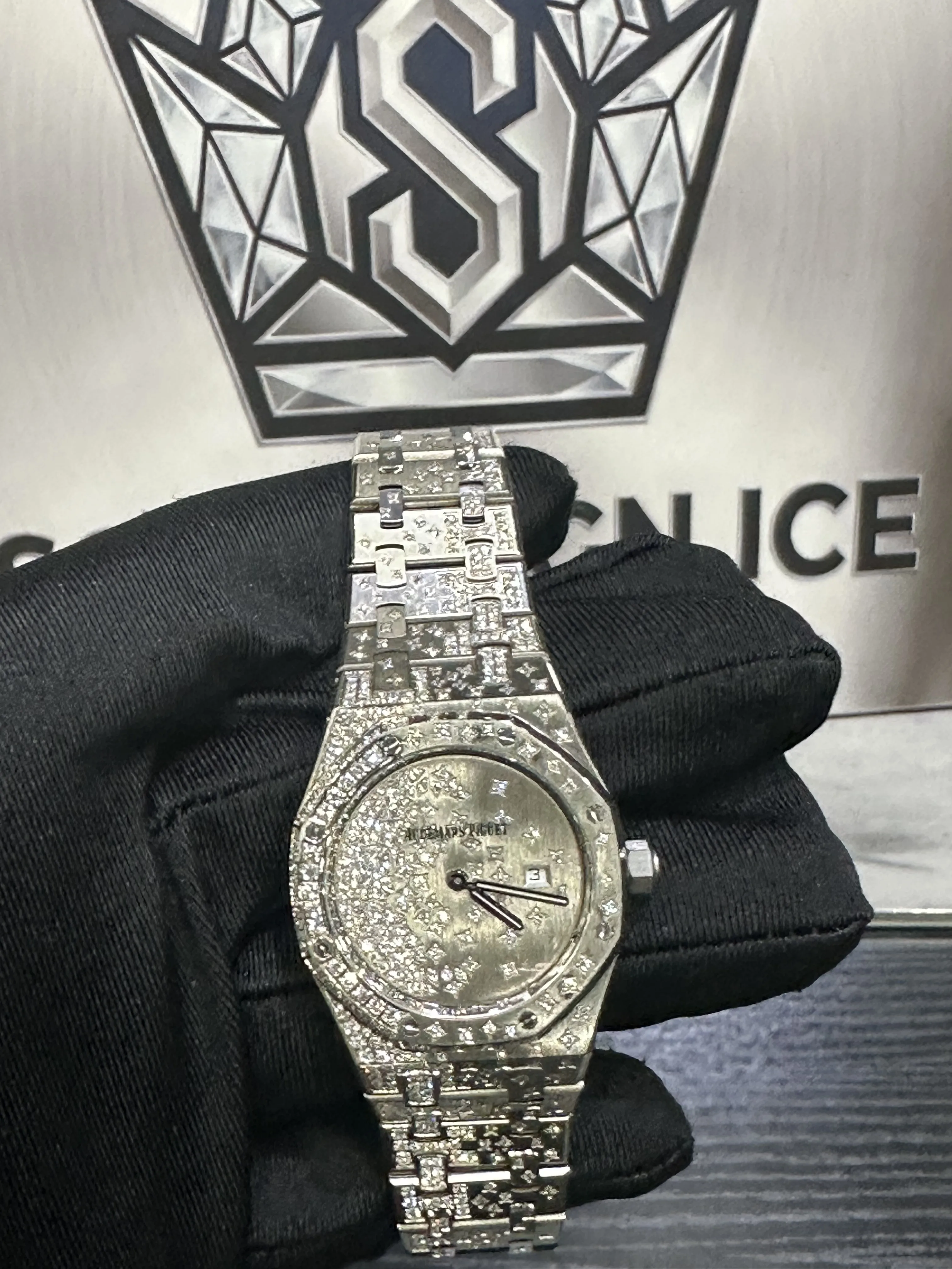 Audemars Piguet Royal Oak (VVS lab-grown diamond watch) D2700018598 — view 2