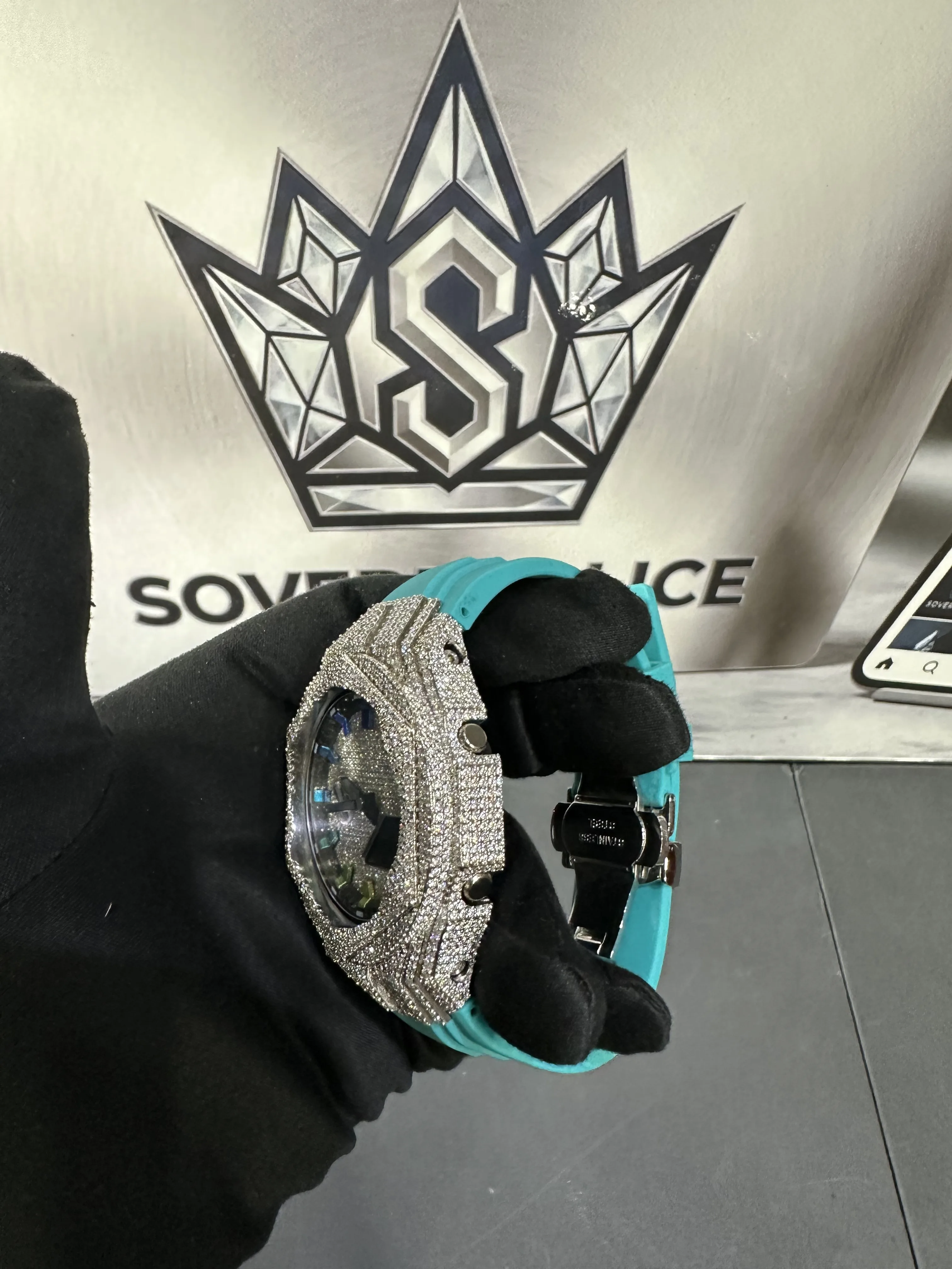 SOVEREIGN ICE brand launches a hip-hop style full diamond rainbow marker watch D680018600 — view 3