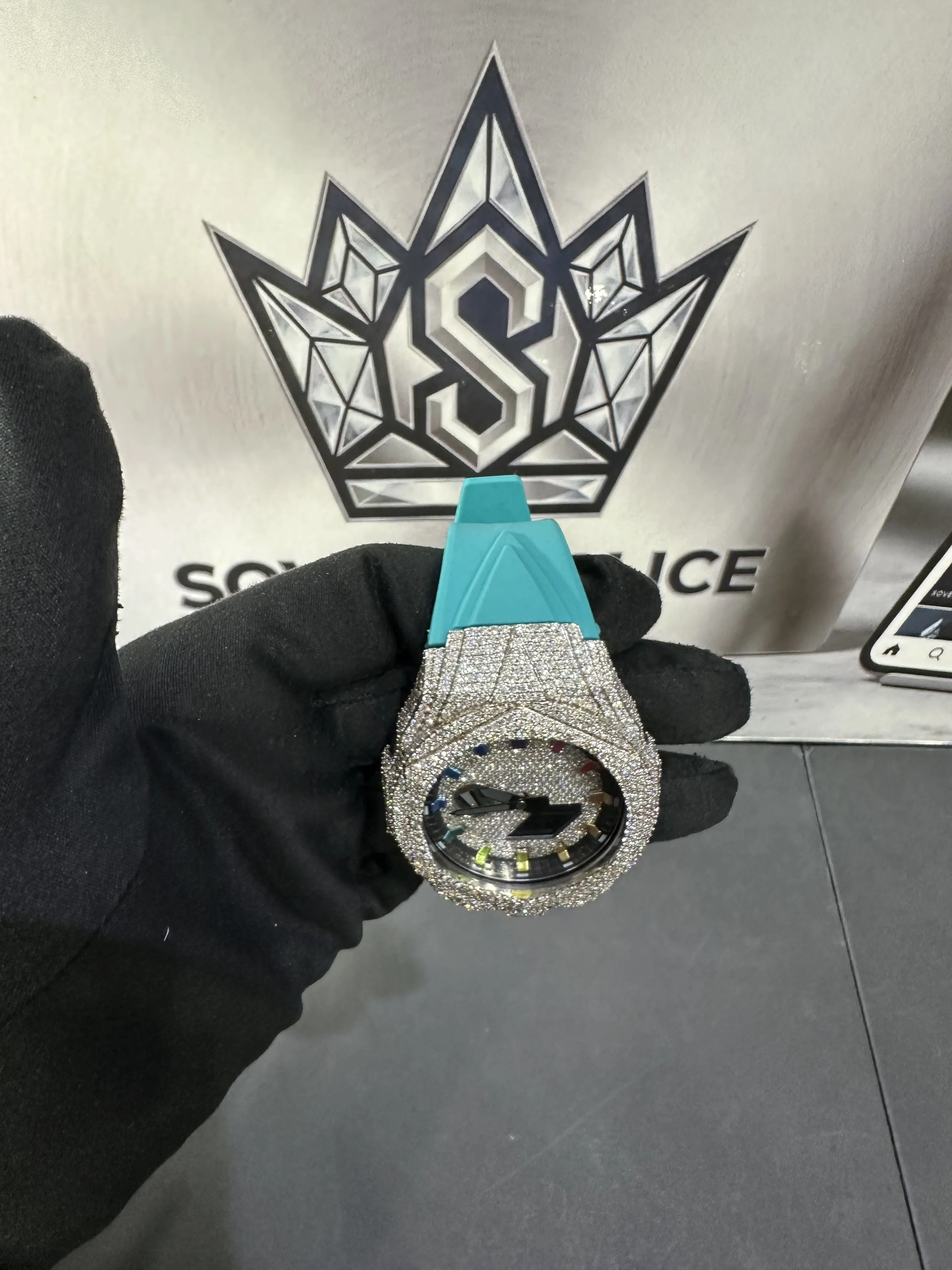 SOVEREIGN ICE brand launches a hip-hop style full diamond rainbow marker watch D680018600 — view 5