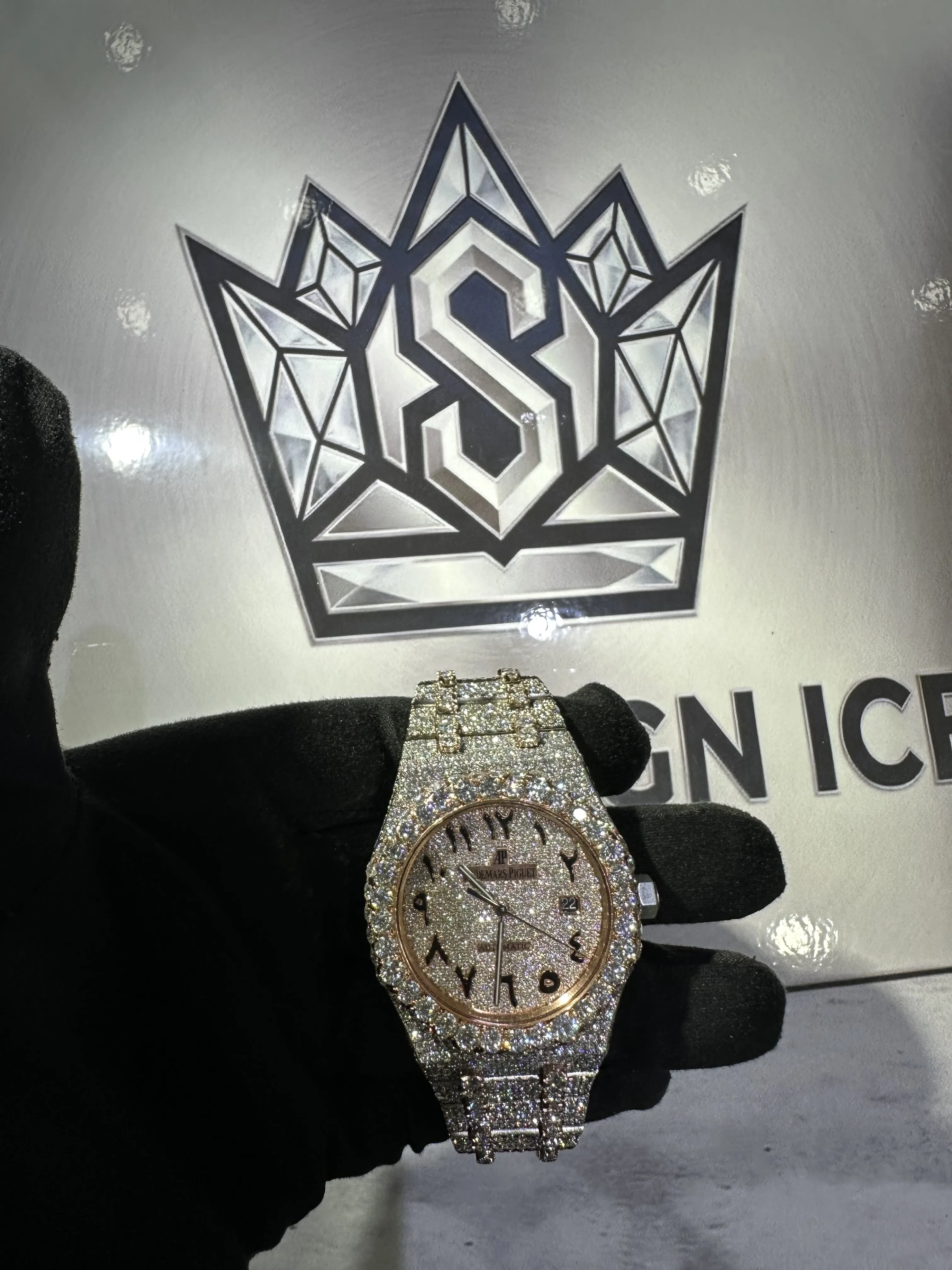 Audemars Piguet Classic Roman Collection VVS Moissanite Watch D950018611 — view 3