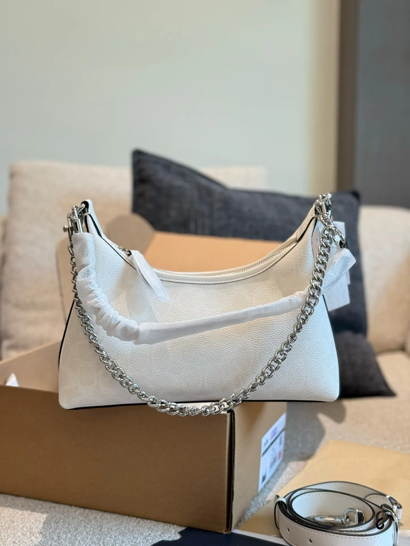 Juliet Monogram Shoulder Bag D28018354 — view 4
