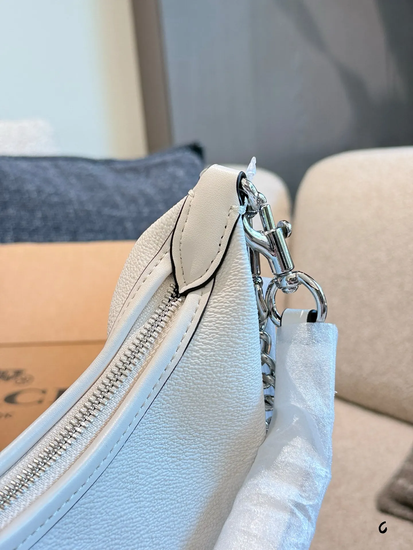 Juliet Monogram Shoulder Bag D28018354 — view 8