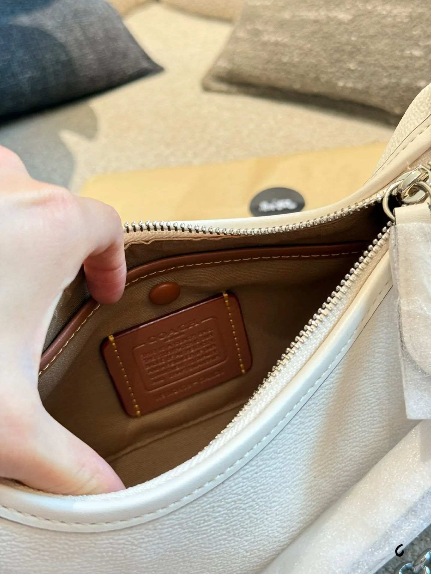 Juliet Monogram Shoulder Bag D28018354 — view 9