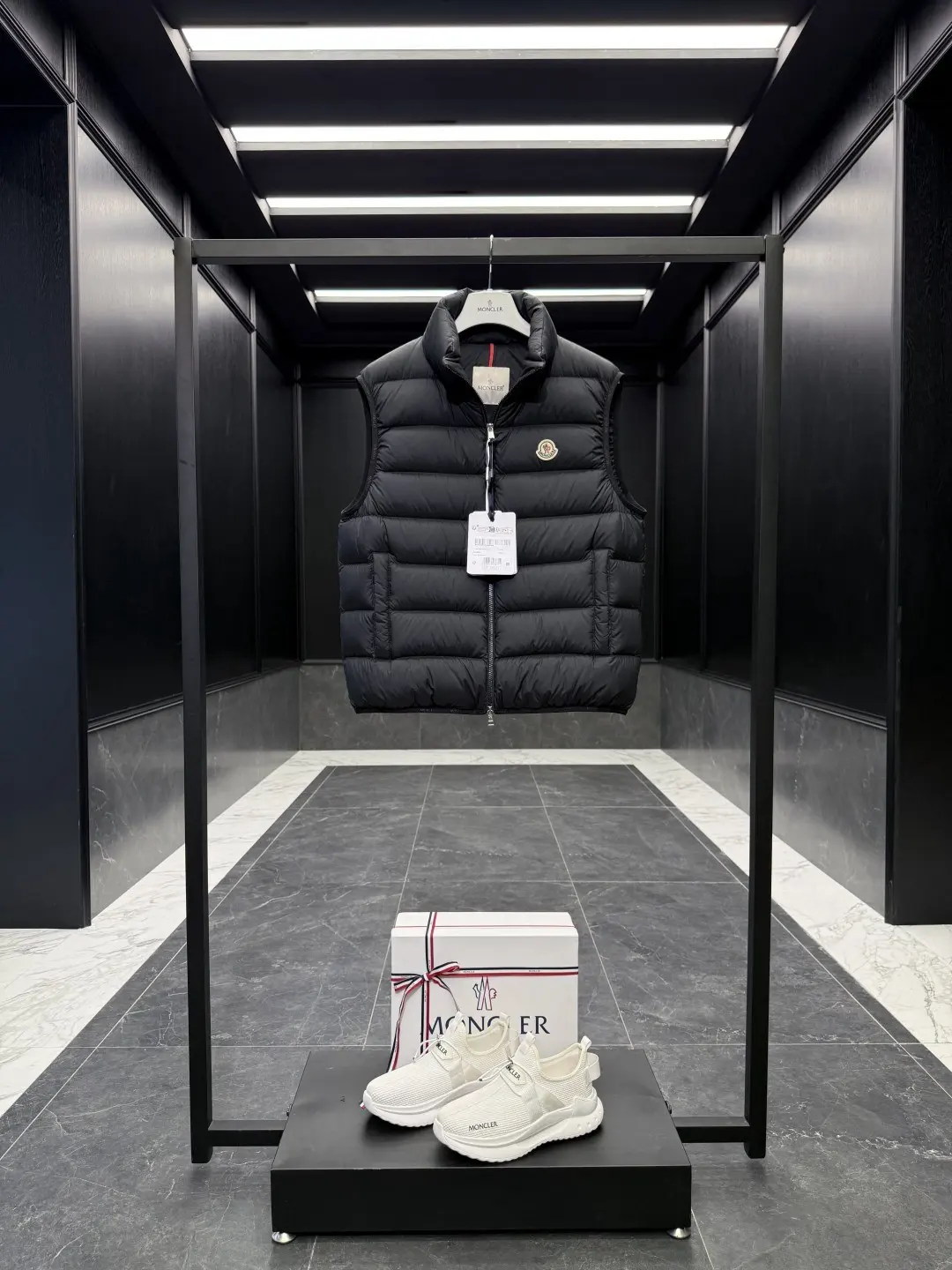 Quilted Down-Filled Puffer Vest D47020839