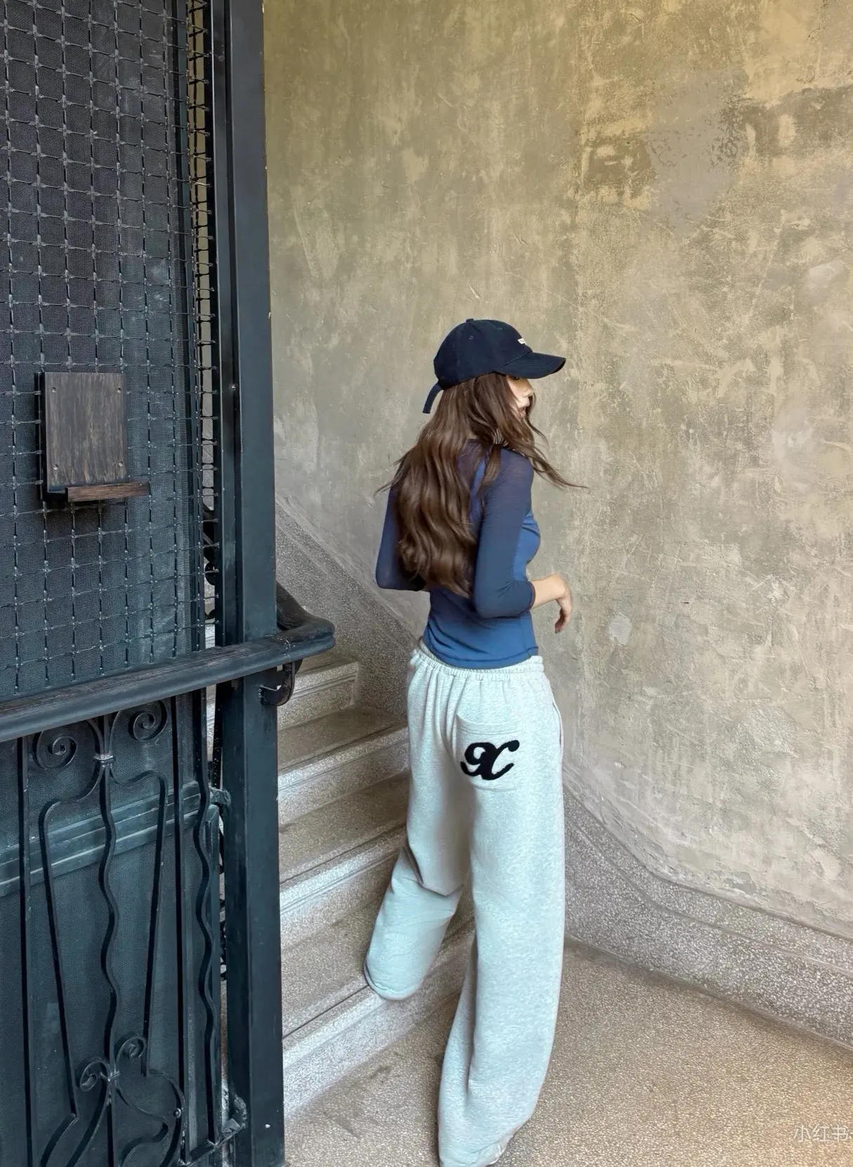 Acne Studios Raglan Sleeve Graphic T-Shirt D13522432 — view 6