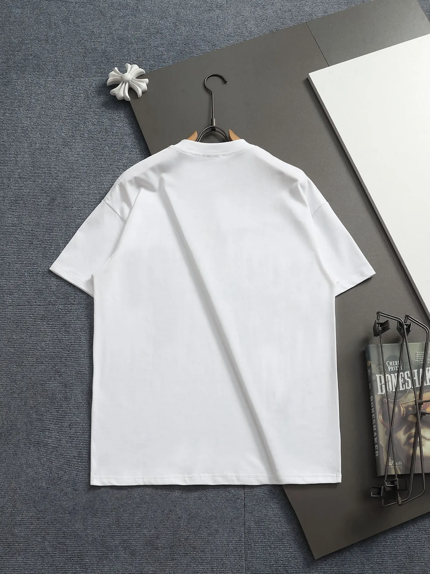 Floral Logo Graphic T-Shirt D13513287 — view 2