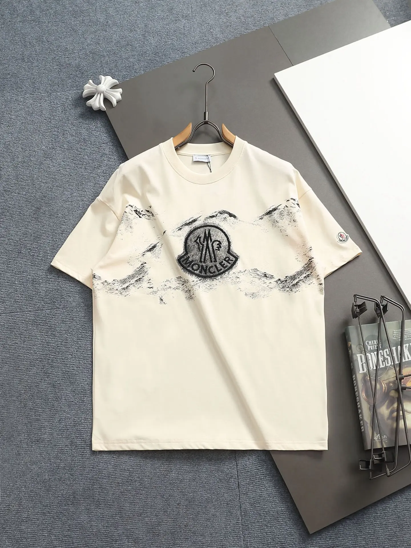 Logo Embroidered Mountain Print T-Shirt D13513274