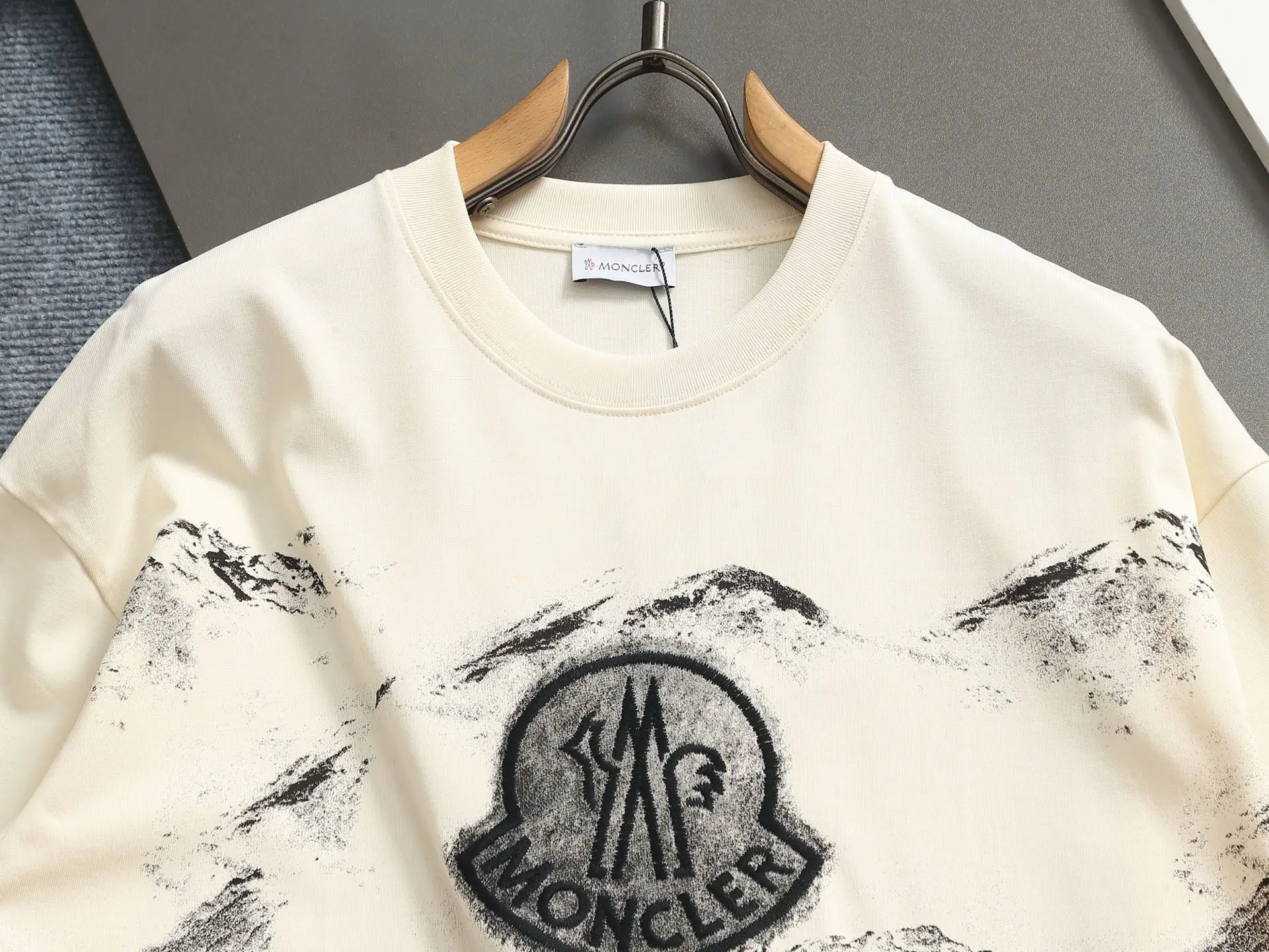 Logo Embroidered Mountain Print T-Shirt D13513274 — view 3