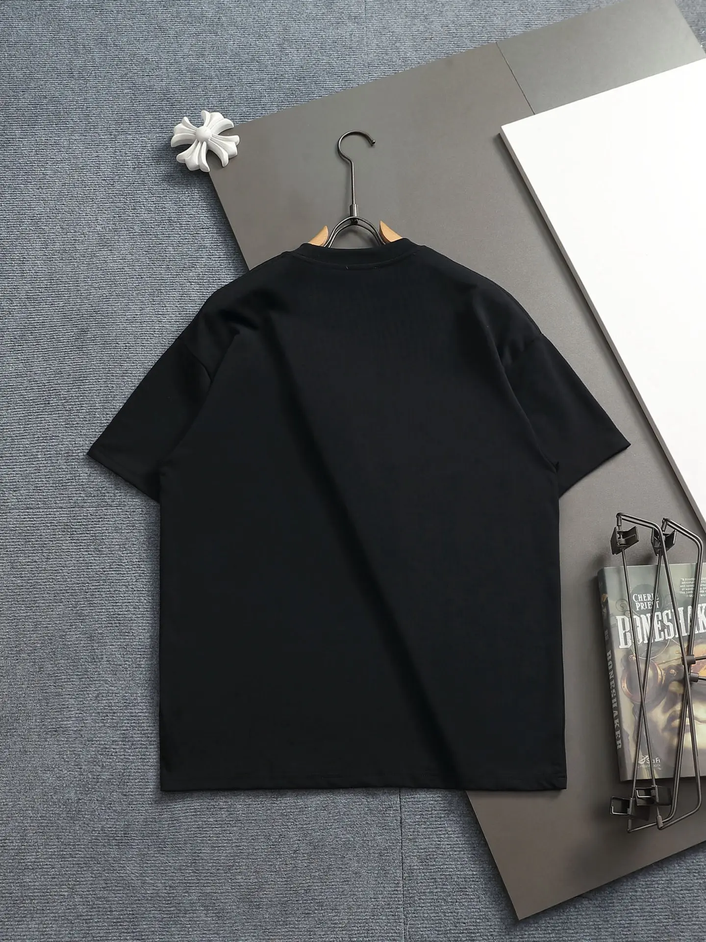 Logo Embroidery Mountain Graphic T-Shirt D13513275 — view 2