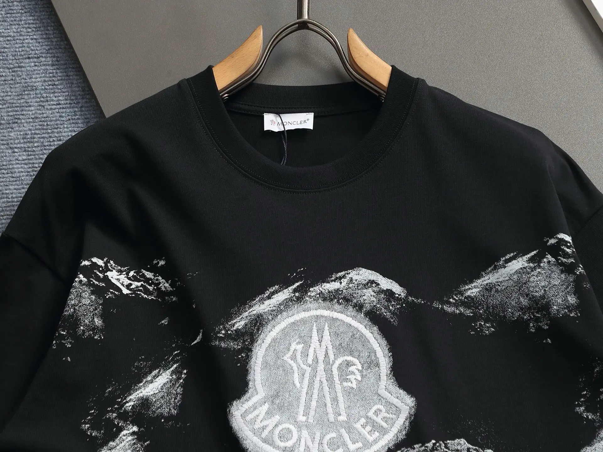 Logo Embroidery Mountain Graphic T-Shirt D13513275 — view 3