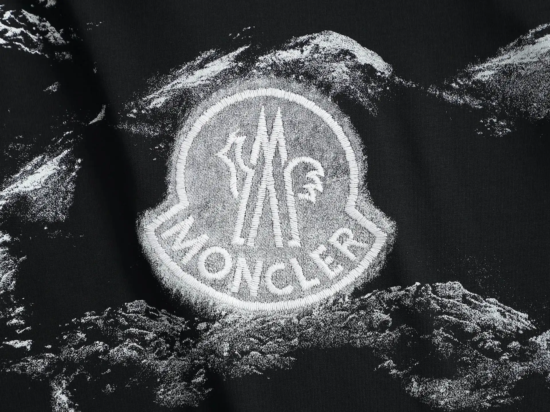 Logo Embroidery Mountain Graphic T-Shirt D13513275 — view 4