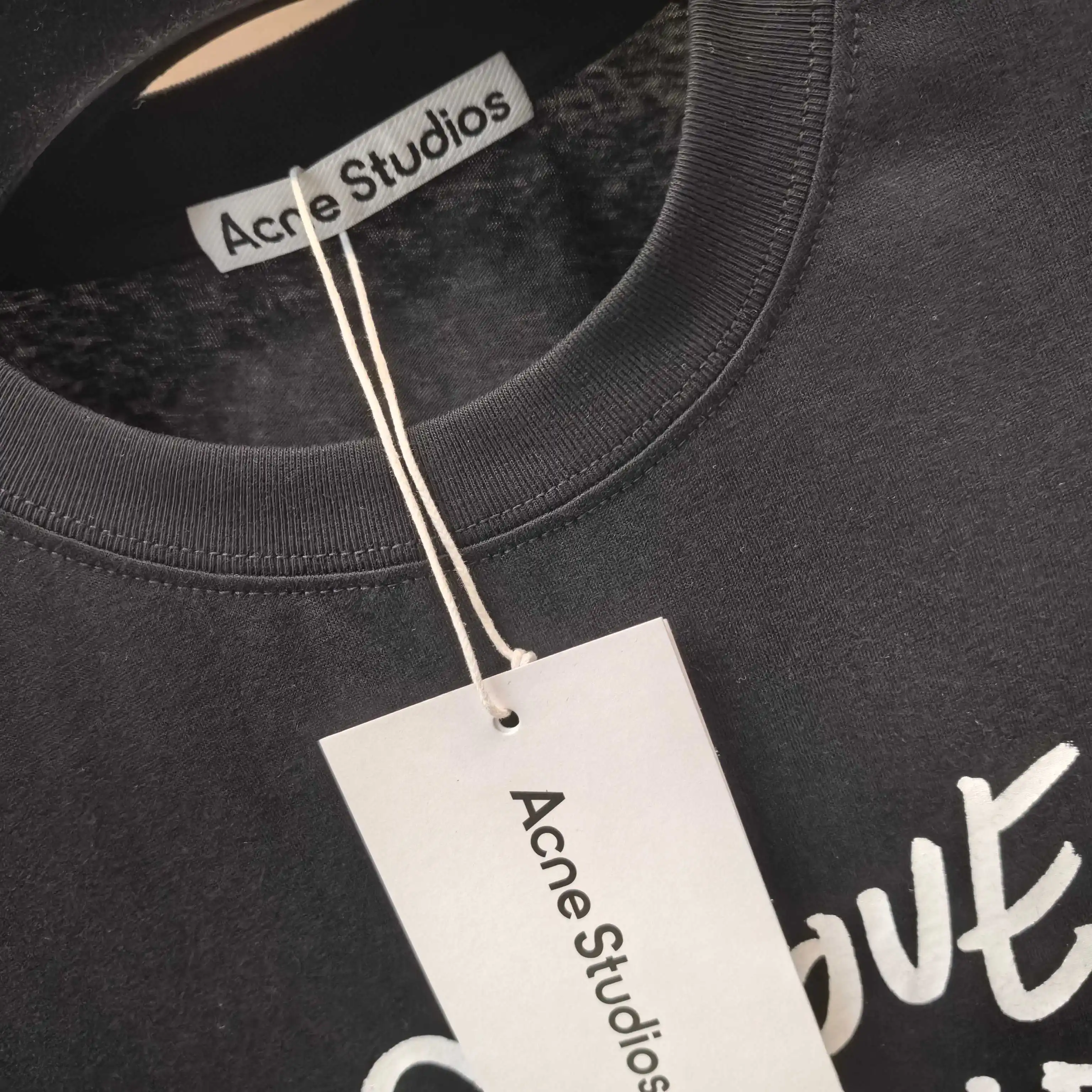 Love Inside Slogan Long-Sleeve T-Shirt D14022440 — view 7