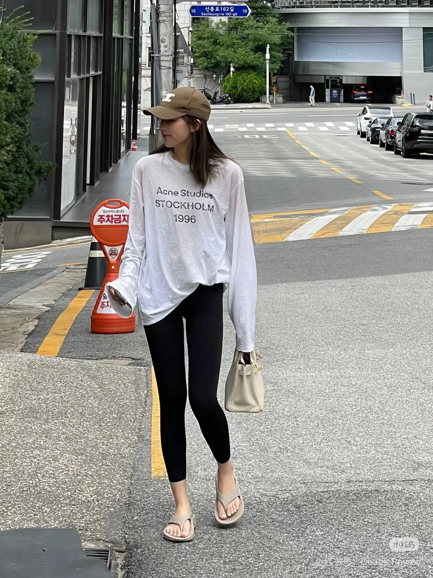 1996 Logo Distressed Long-Sleeve T-Shirt D14022536 — view 2