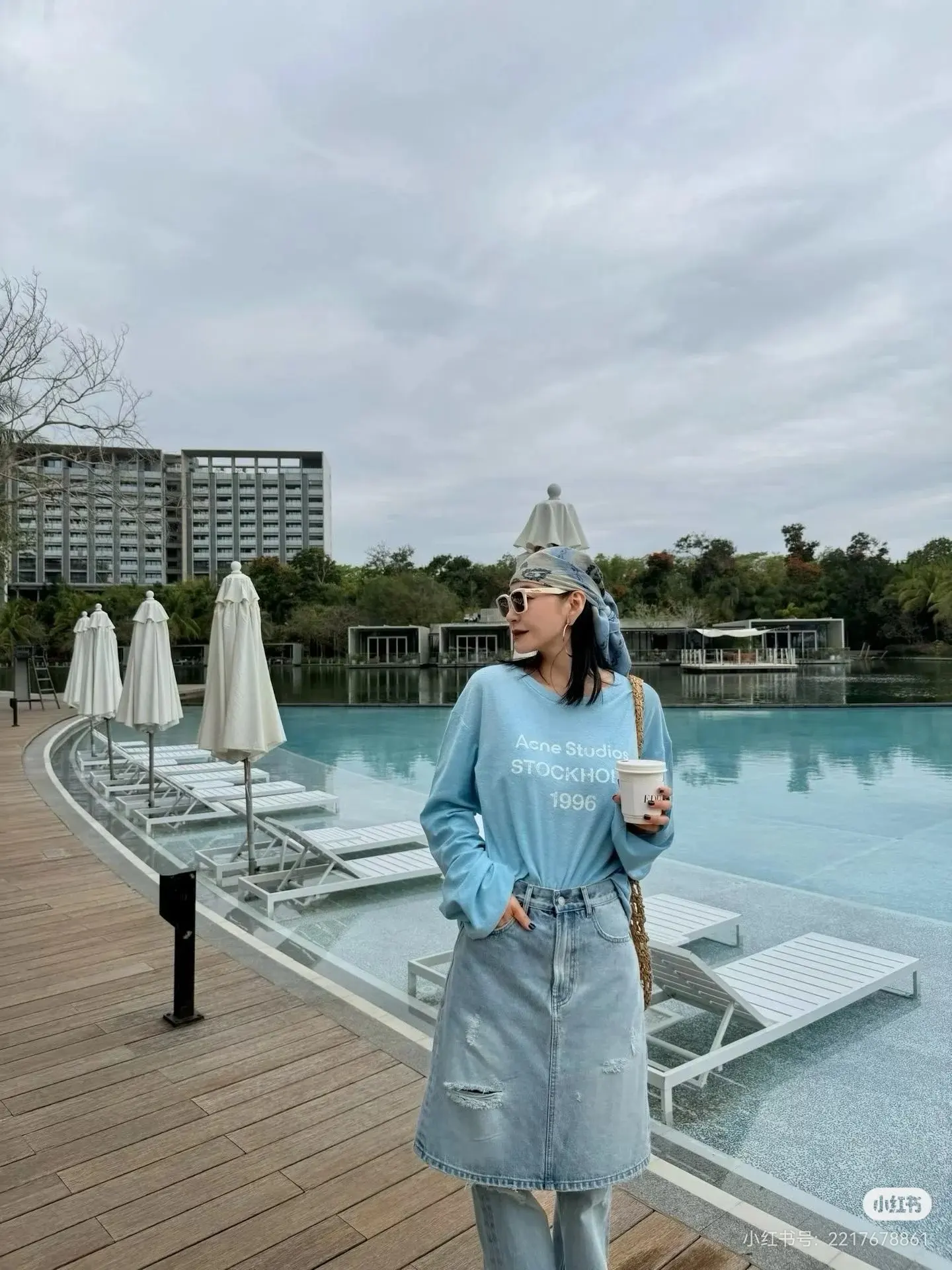1996 Logo Distressed Long-Sleeve T-Shirt D14022531 — view 9