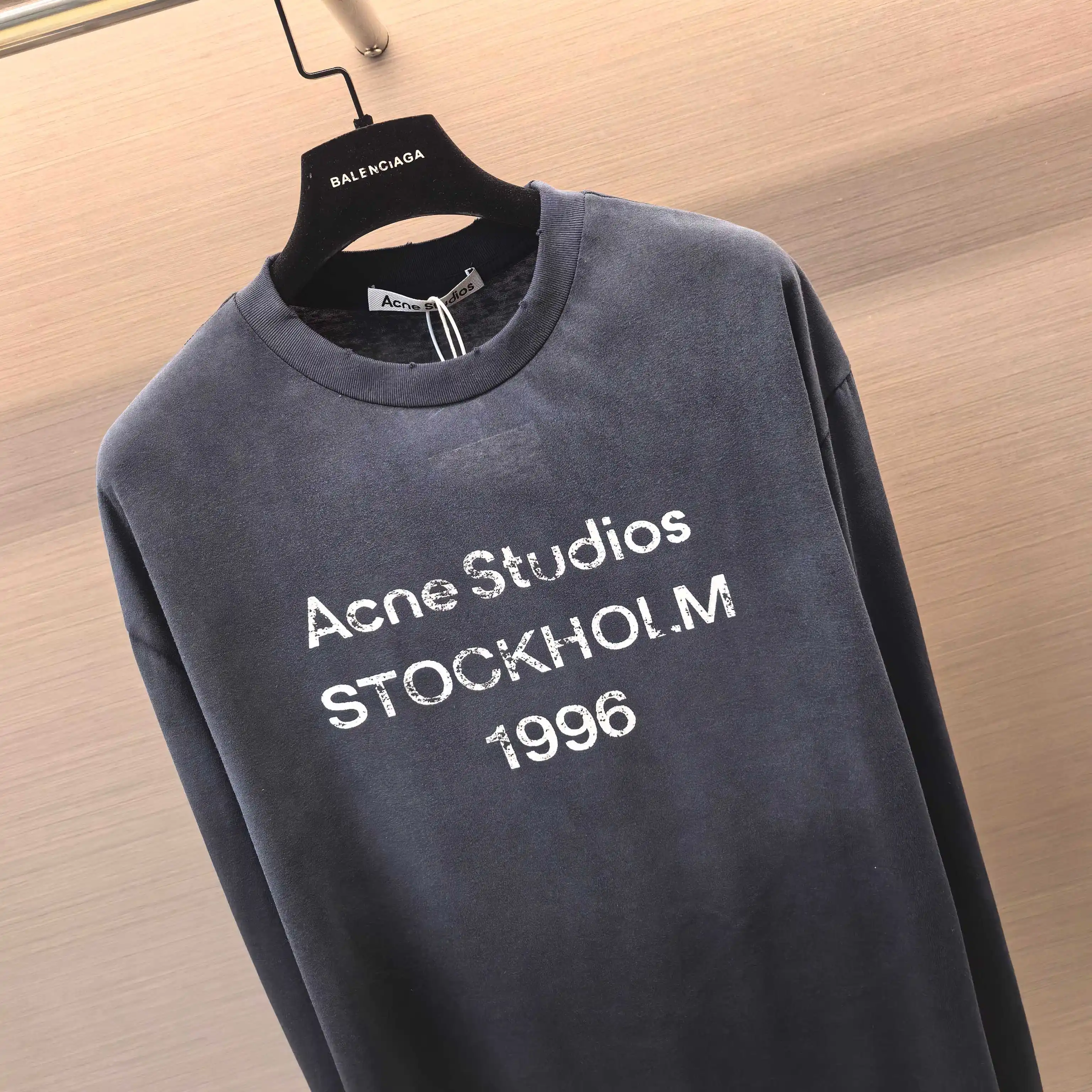 1996 Logo Long-Sleeve T-Shirt D14022521 — view 4