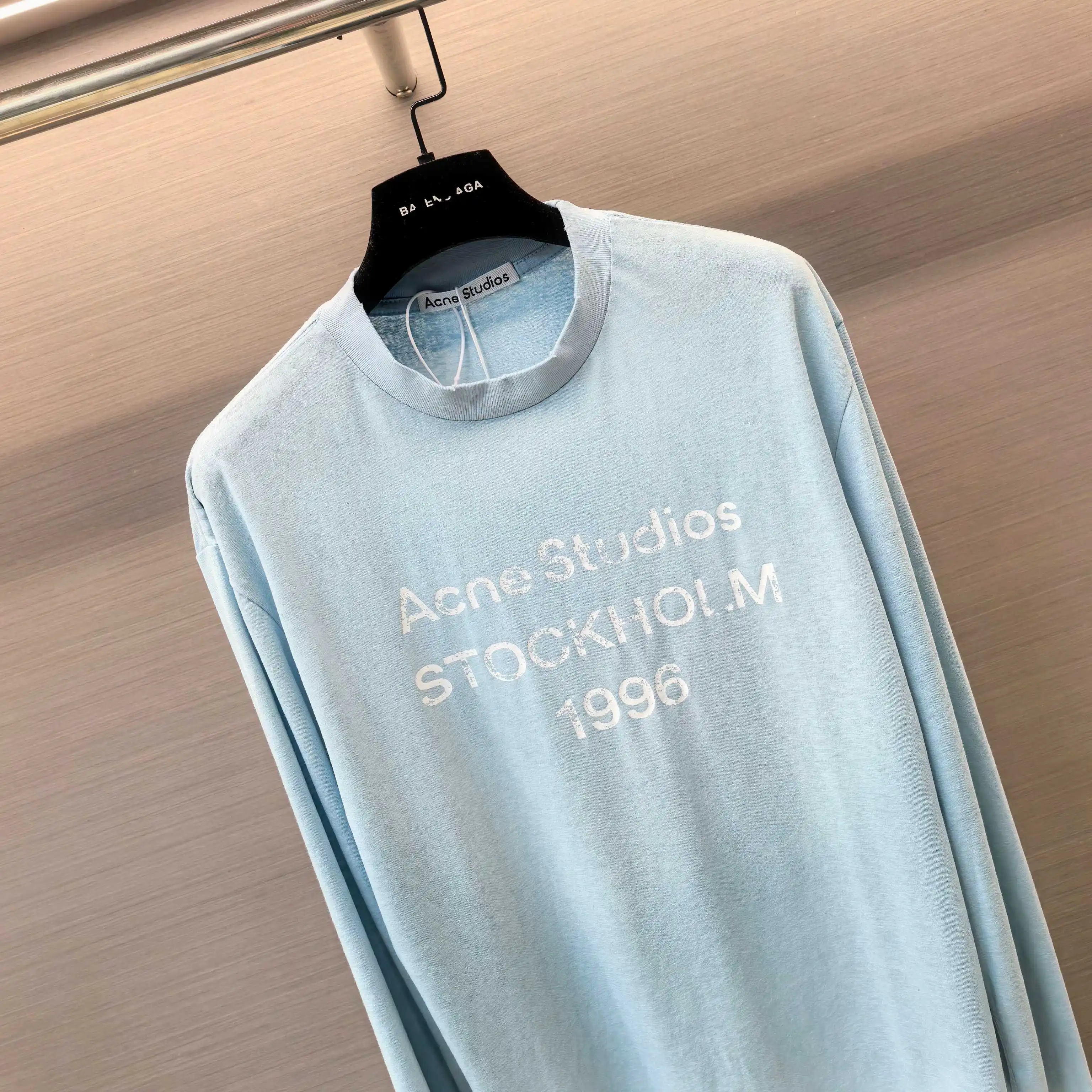 1996 Logo Distressed Long-Sleeve T-Shirt D14022534 — view 4
