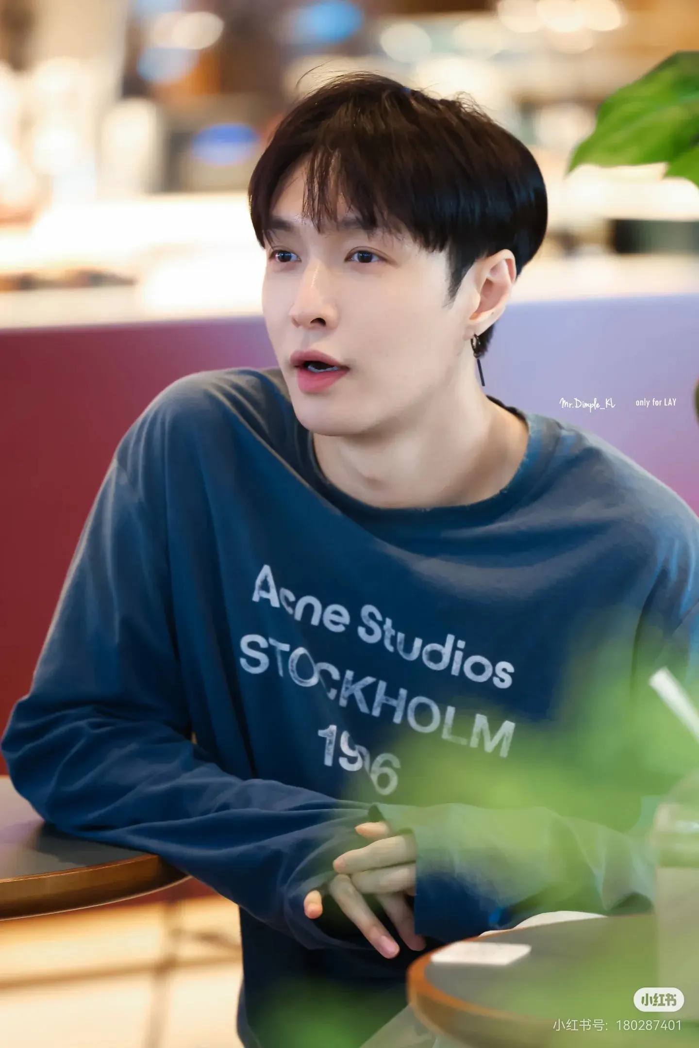 1996 Logo Distressed Long-Sleeve T-Shirt D14022524 — view 2