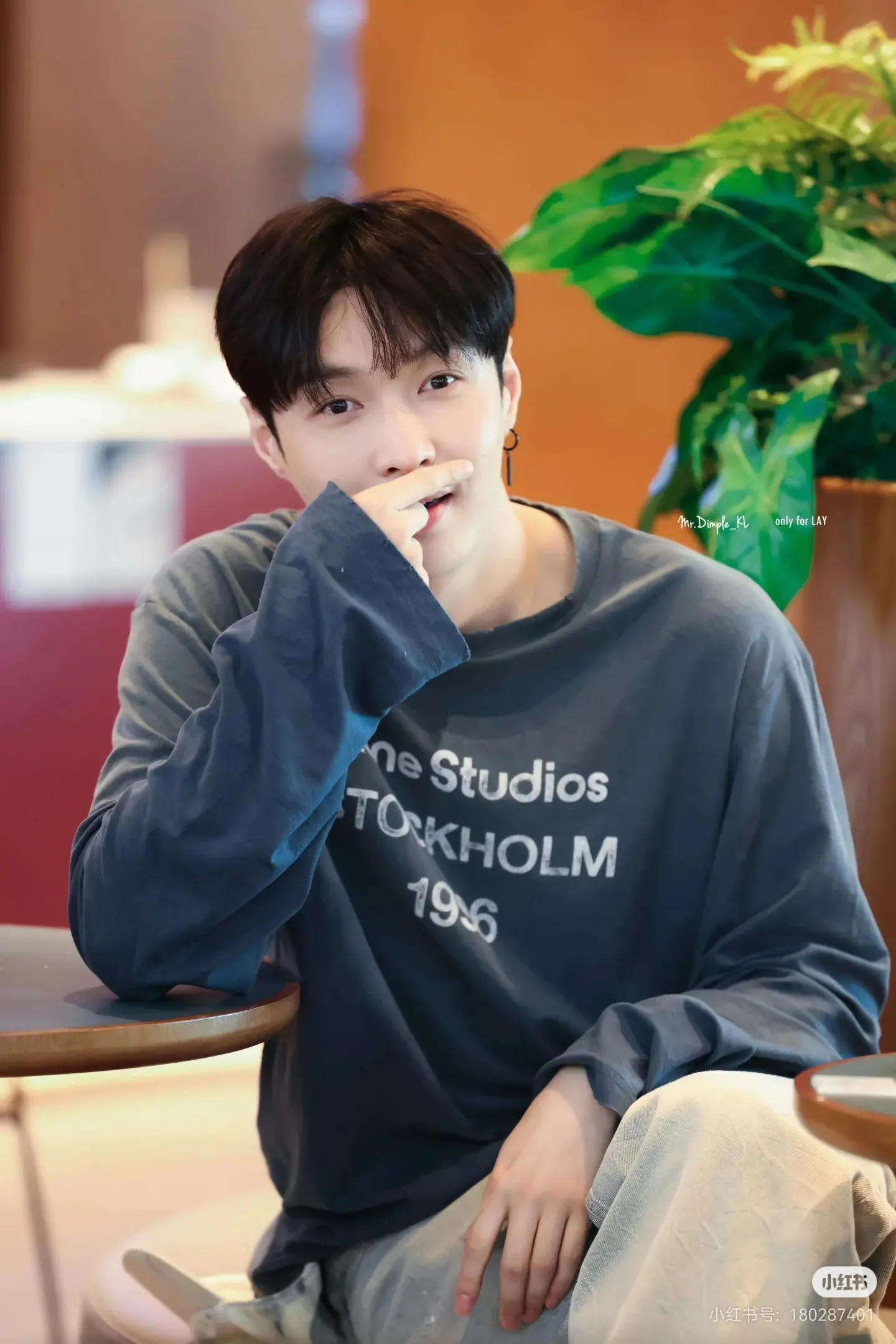1996 Logo Distressed Long-Sleeve T-Shirt D14022524 — view 5