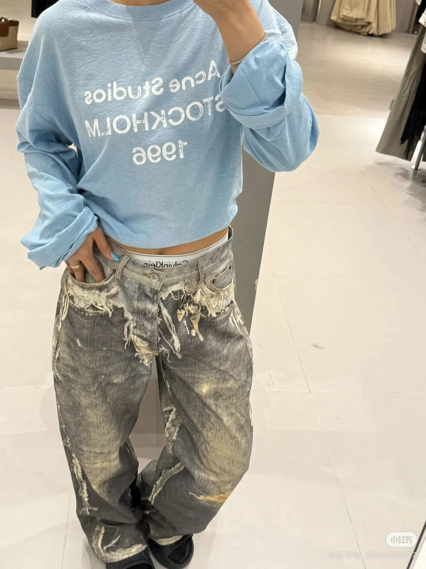 1996 Distressed Logo Long-Sleeve T-Shirt D14022530 — view 8