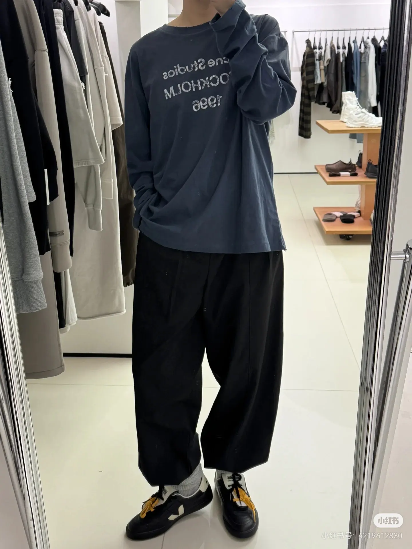 1996 Logo Distressed Long-Sleeve T-Shirt D14022523 — view 4