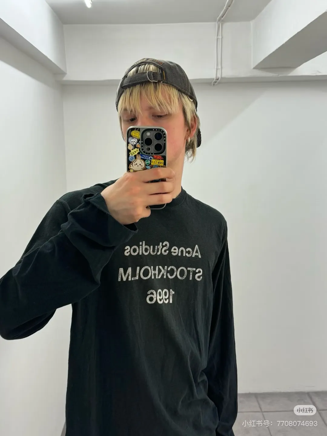 1996 Logo Distressed Long-Sleeve T-Shirt D14022529 — view 2