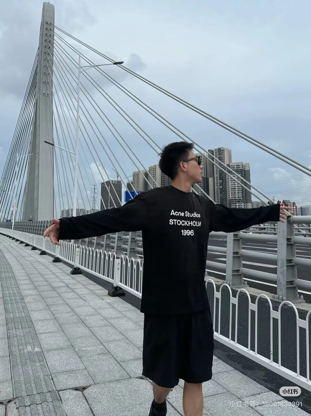 1996 Logo Distressed Long-Sleeve T-Shirt D14022529 — view 8