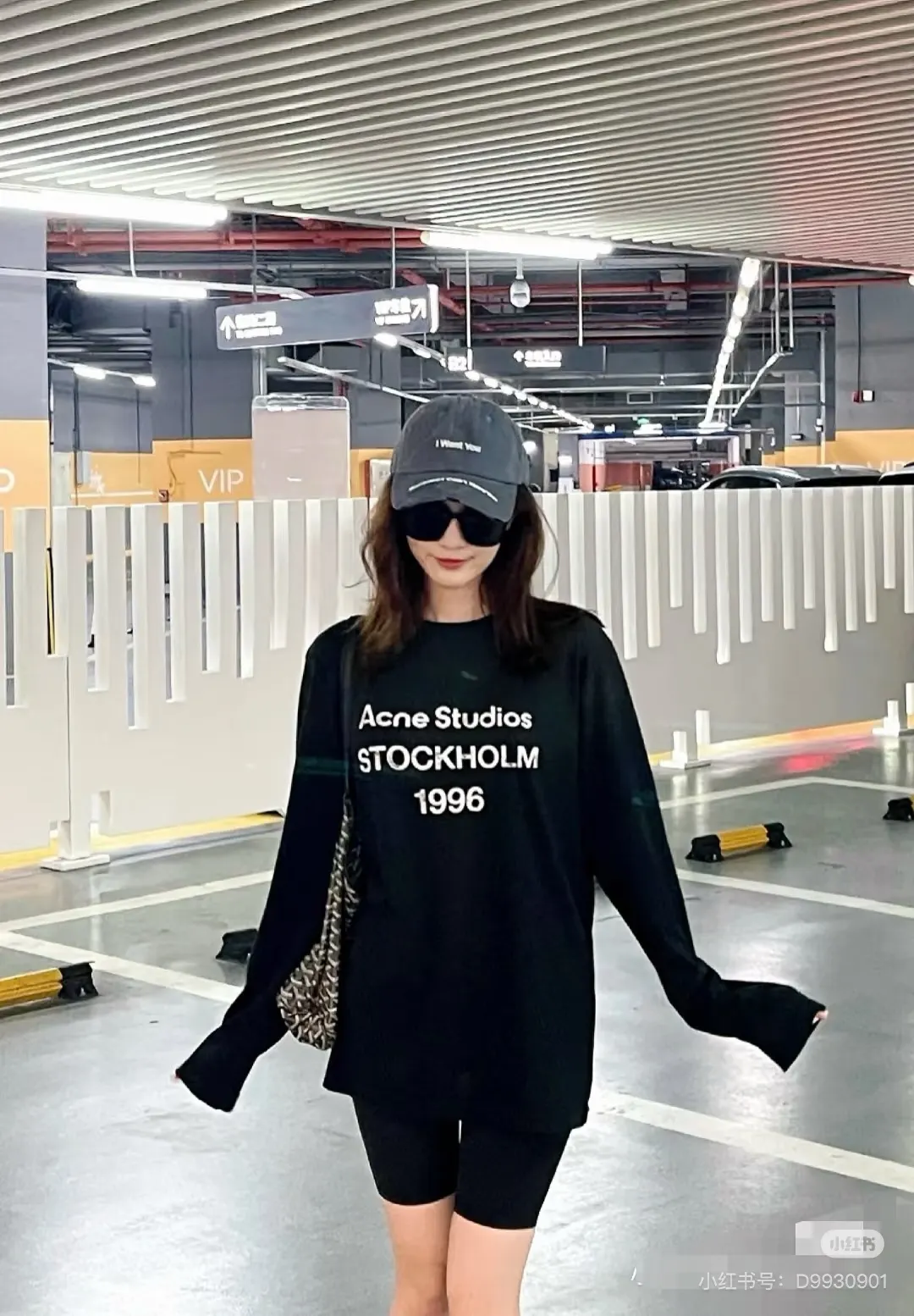 1996 Logo Distressed Long-Sleeve T-Shirt D14022529 — view 9