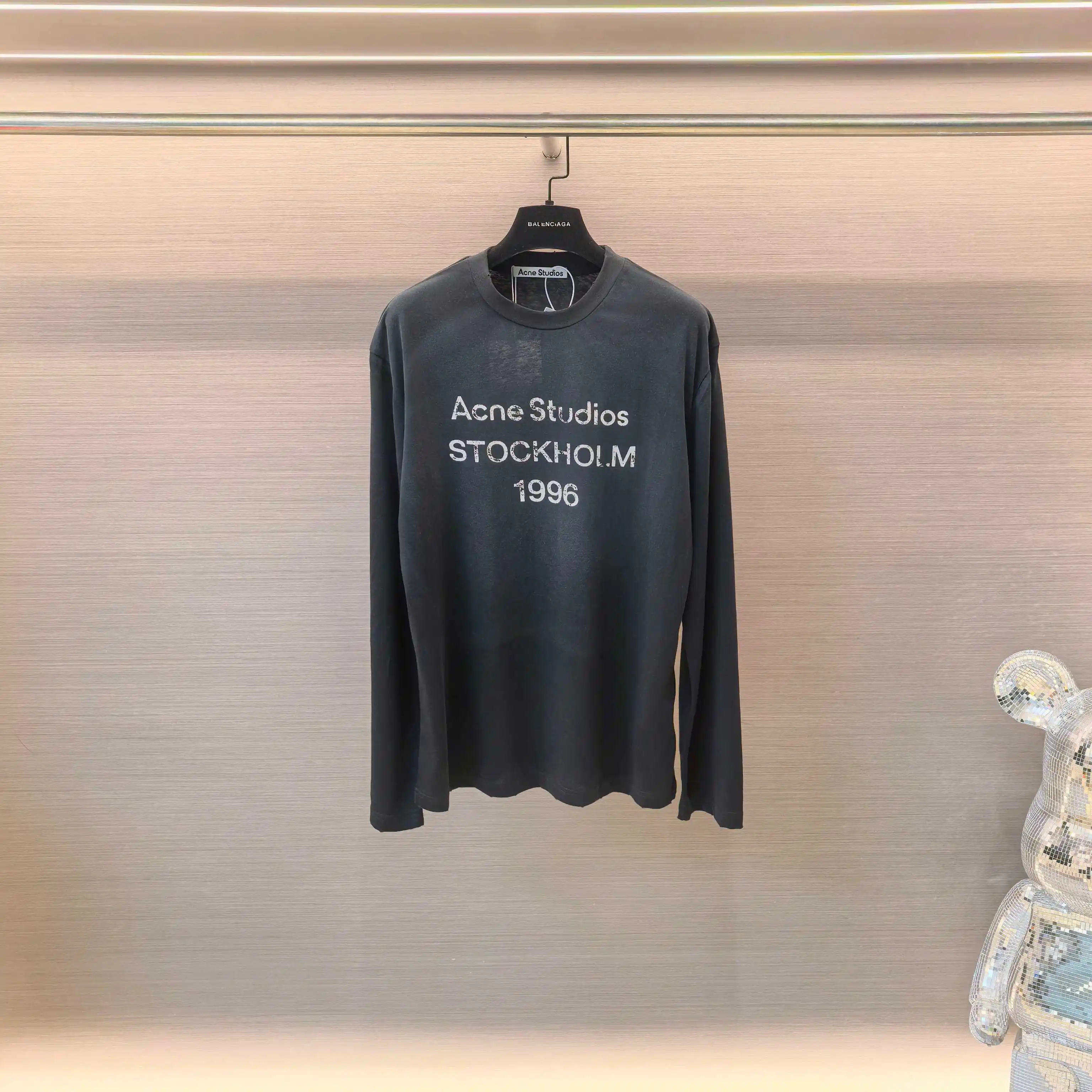 1996 Logo Distressed Long-Sleeve T-Shirt D14022528 — view 2
